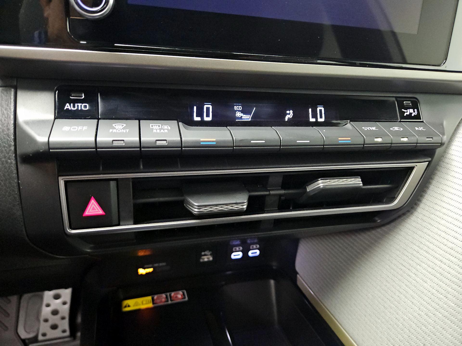 Thumbnail: 2025 Toyota Camry - 16