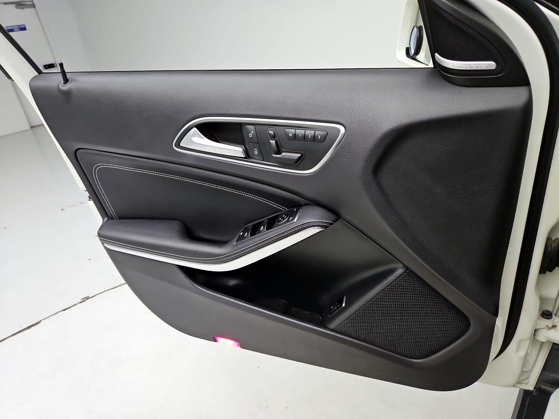 Thumbnail: 2015 Mercedes-Benz GLA - 12