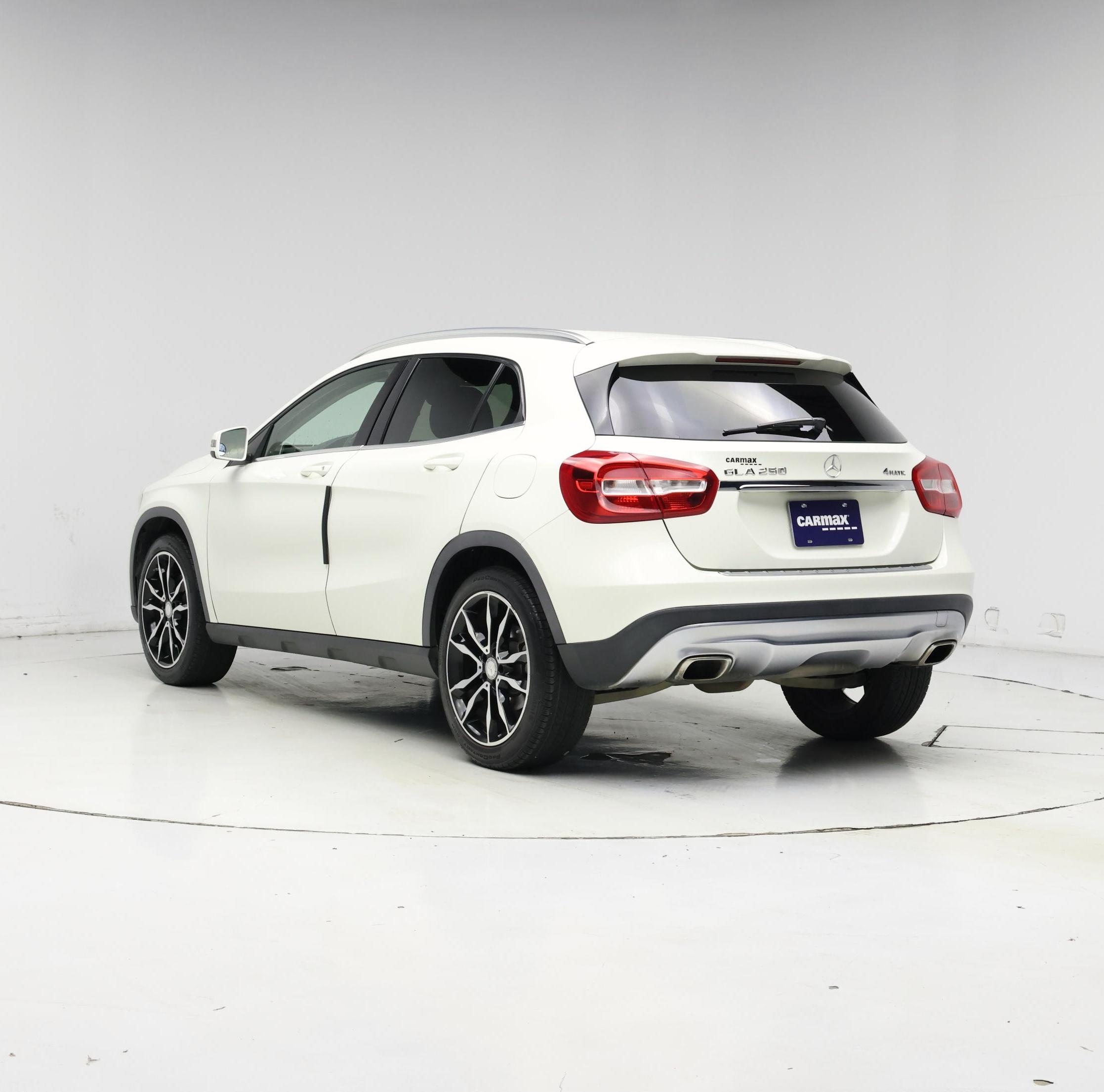 Thumbnail: 2015 Mercedes-Benz GLA - 2