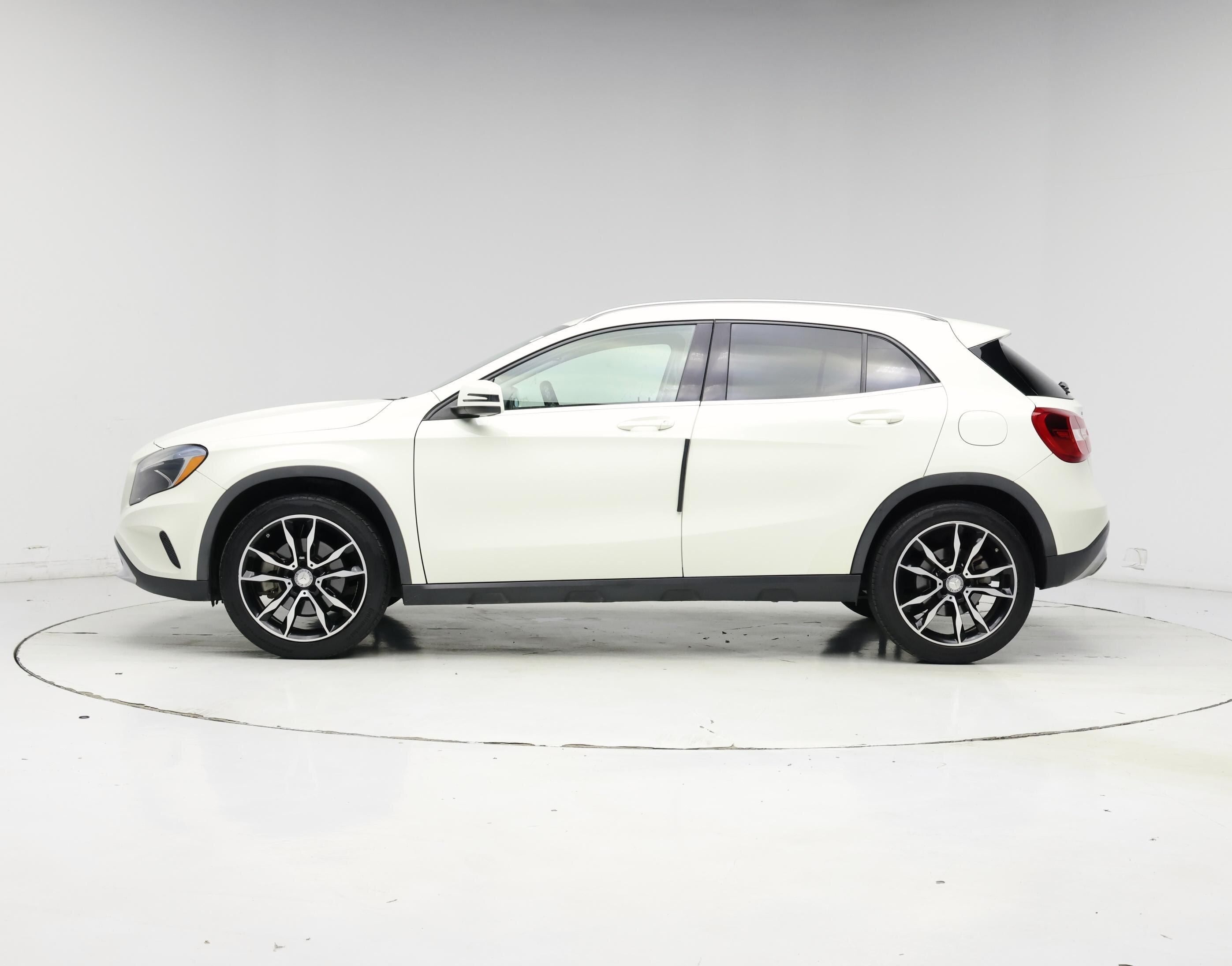 Thumbnail: 2015 Mercedes-Benz GLA - 3