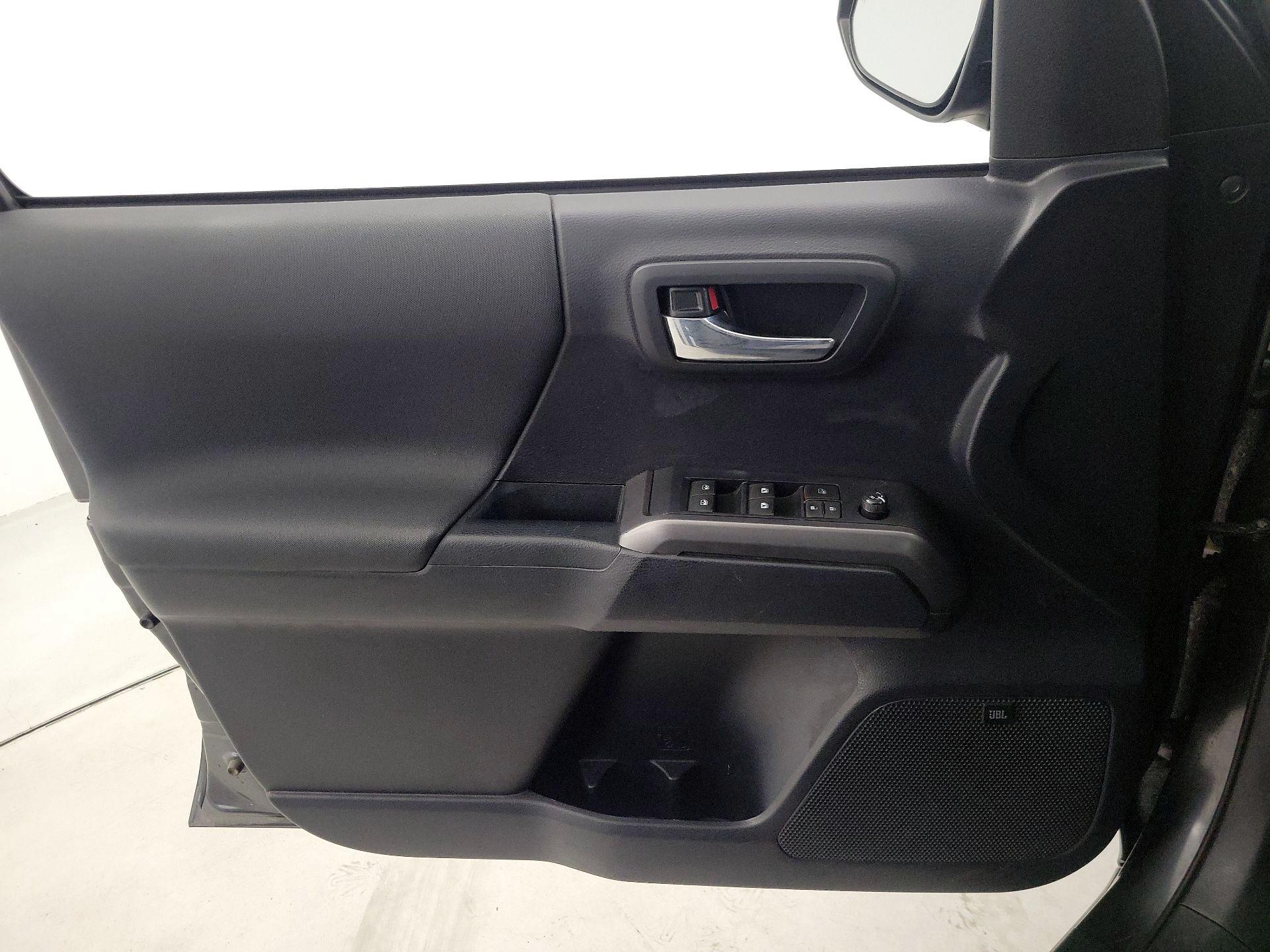 Thumbnail: 2019 Toyota Tacoma - 12