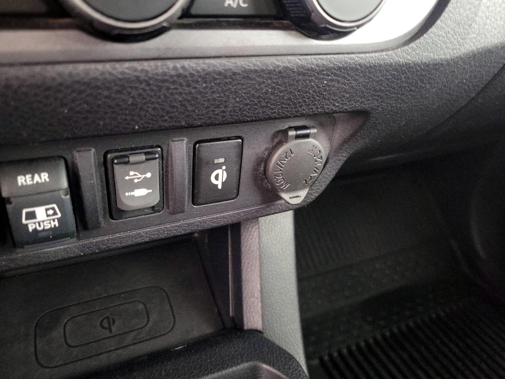 Thumbnail: 2019 Toyota Tacoma - 18