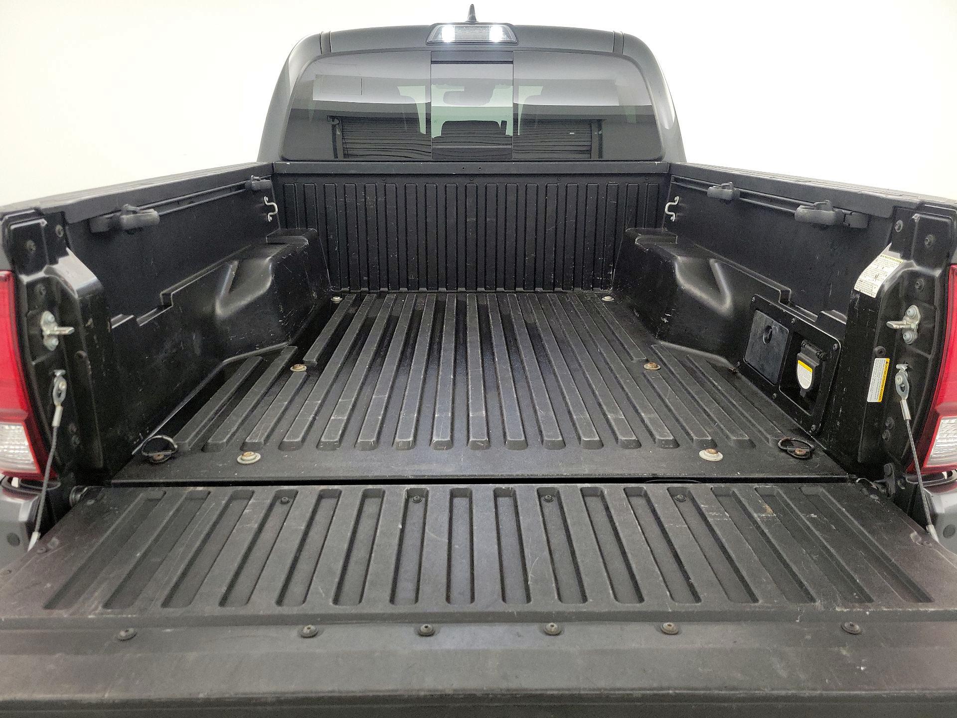 Thumbnail: 2019 Toyota Tacoma - 20