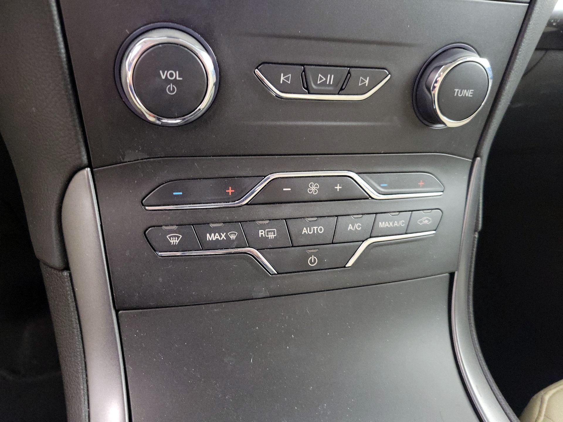 Thumbnail: 2020 Ford Edge - 15