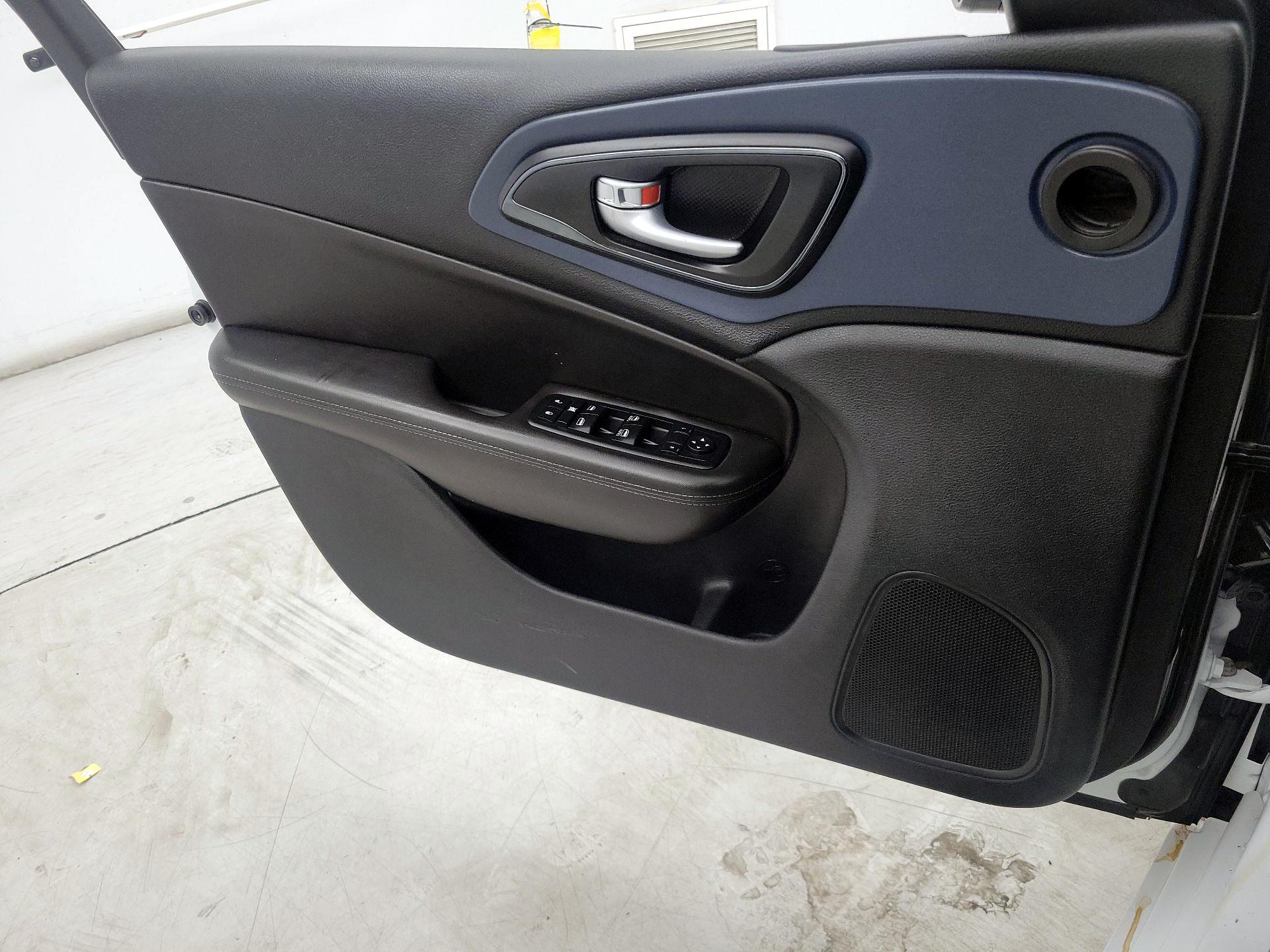 Thumbnail: 2015 Chrysler 200 - 12