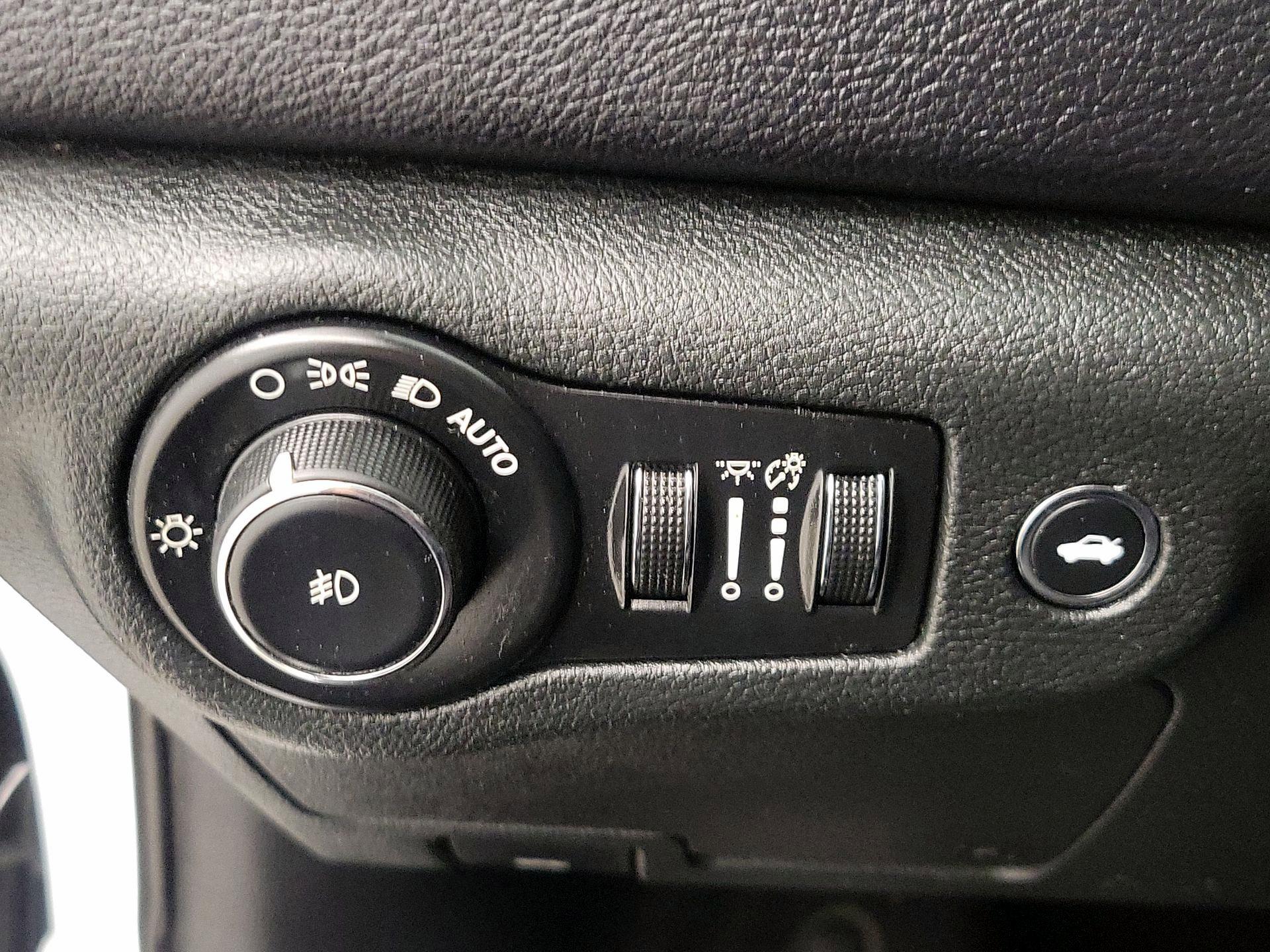 Thumbnail: 2015 Chrysler 200 - 13