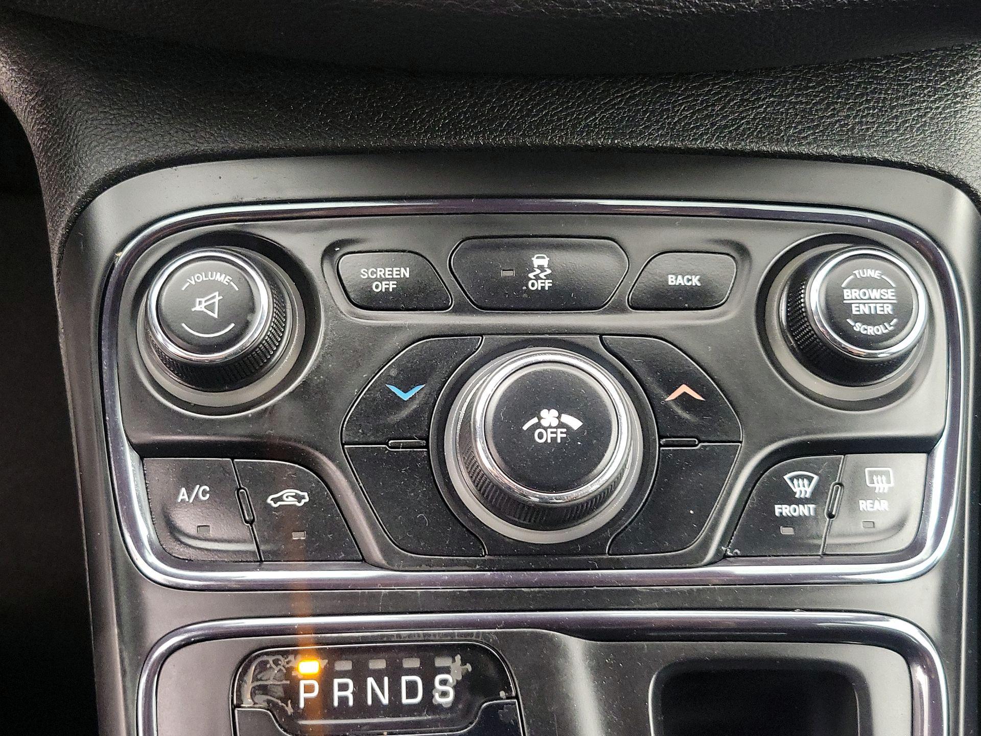 Thumbnail: 2015 Chrysler 200 - 15