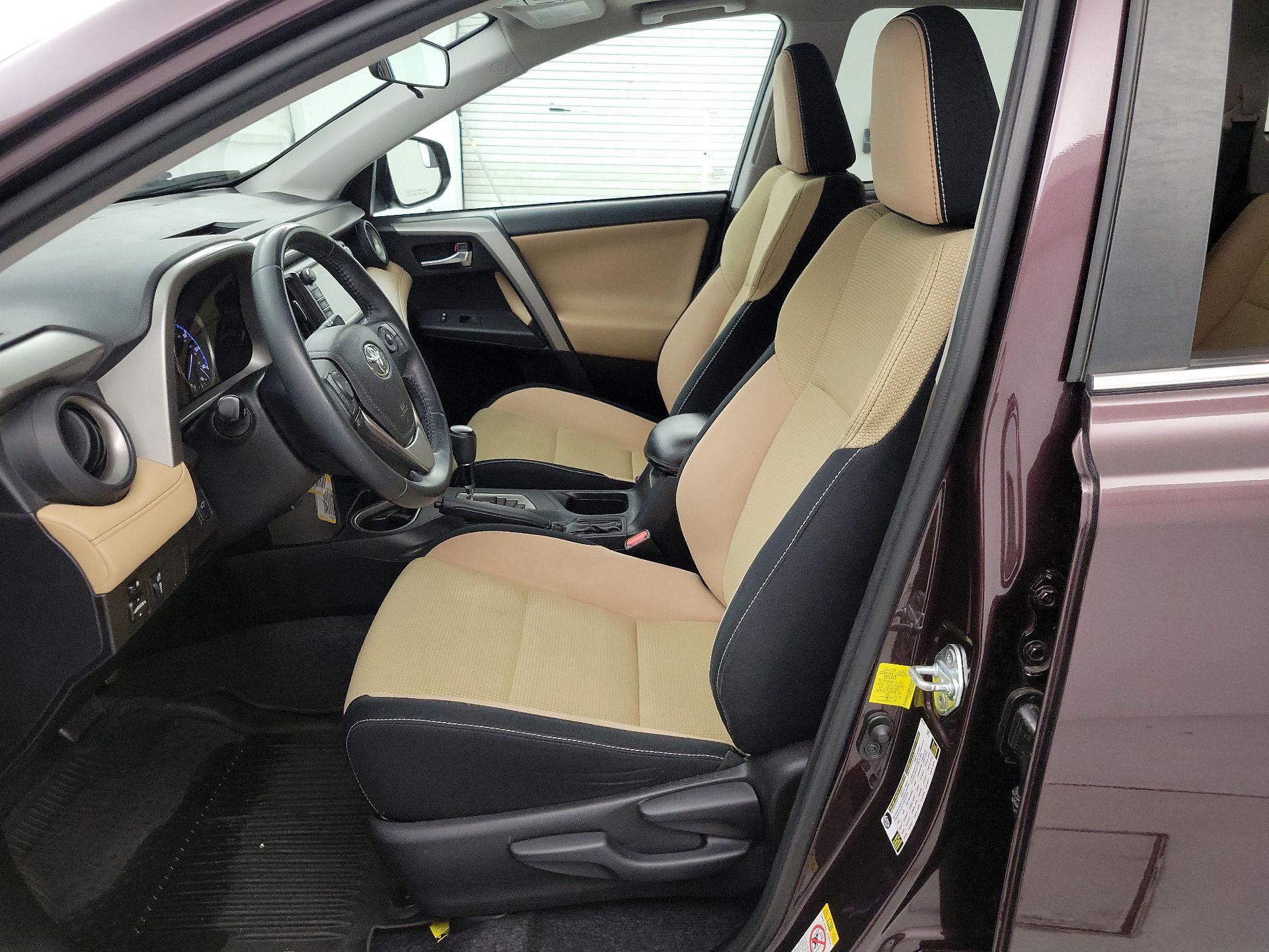 Thumbnail: 2016 Toyota RAV4 - 11