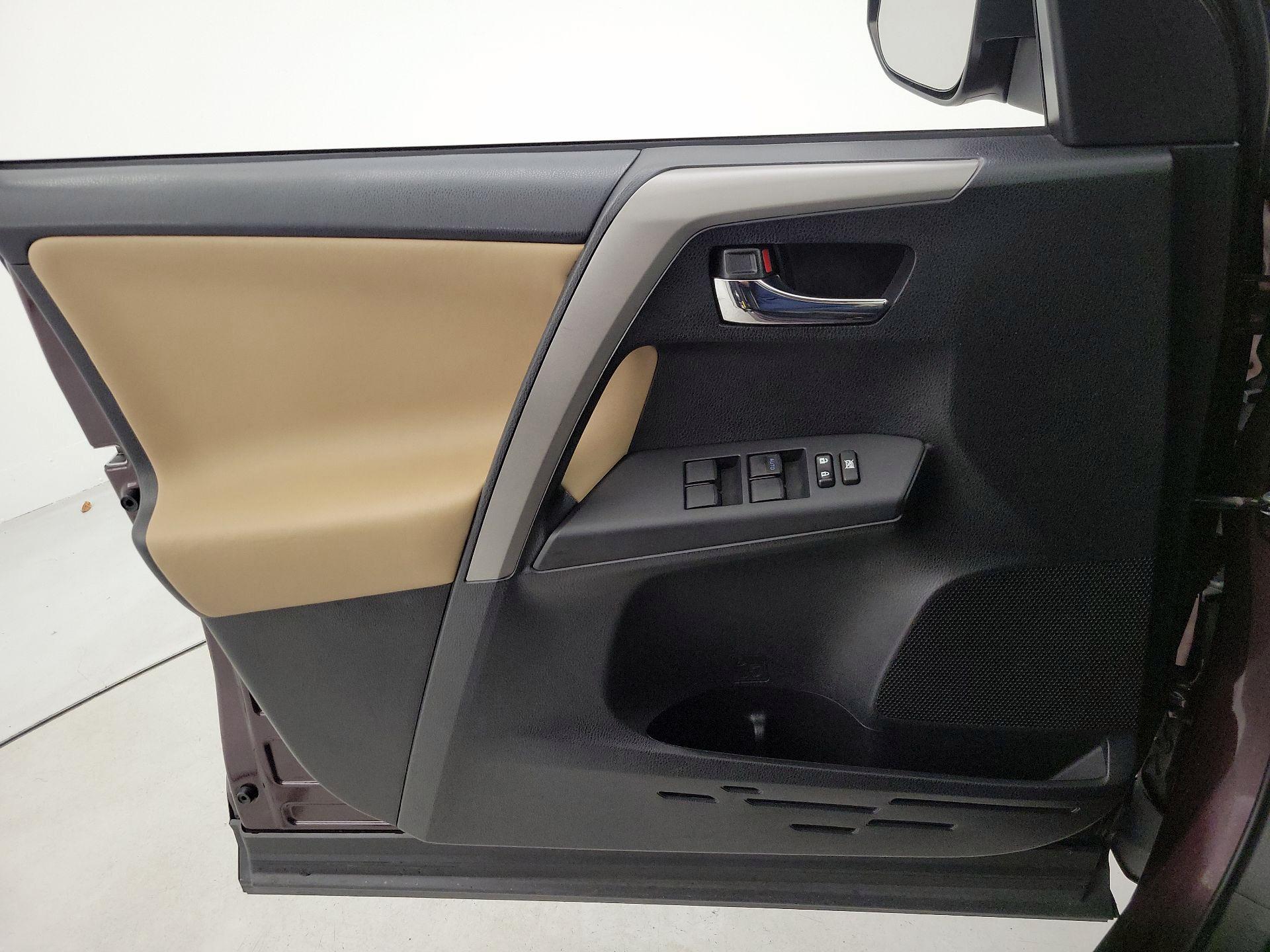 Thumbnail: 2016 Toyota RAV4 - 12