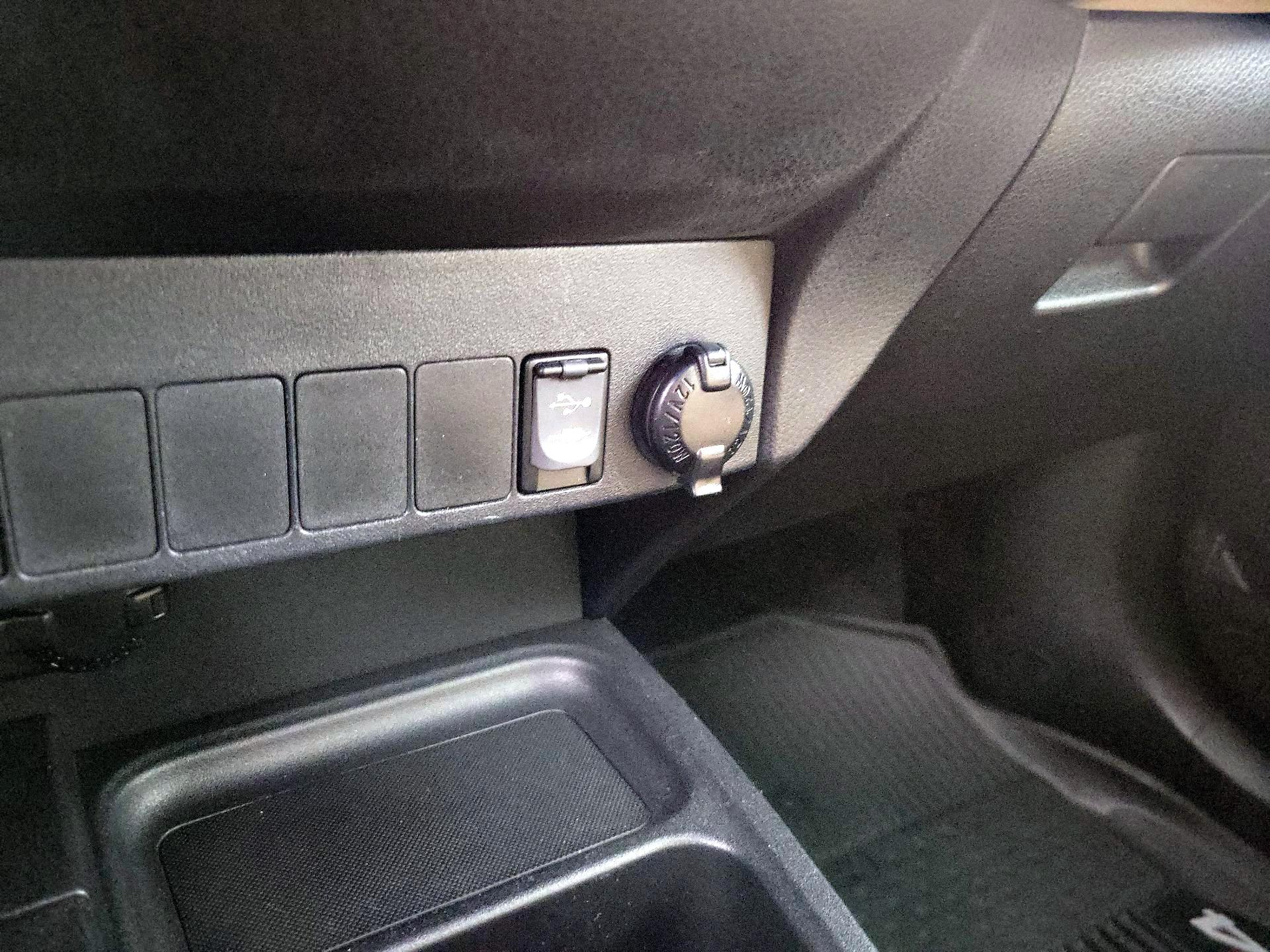 Thumbnail: 2016 Toyota RAV4 - 18