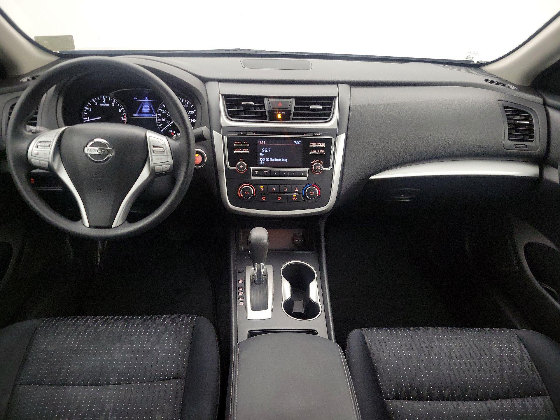 Thumbnail: 2016 Nissan Altima - 9