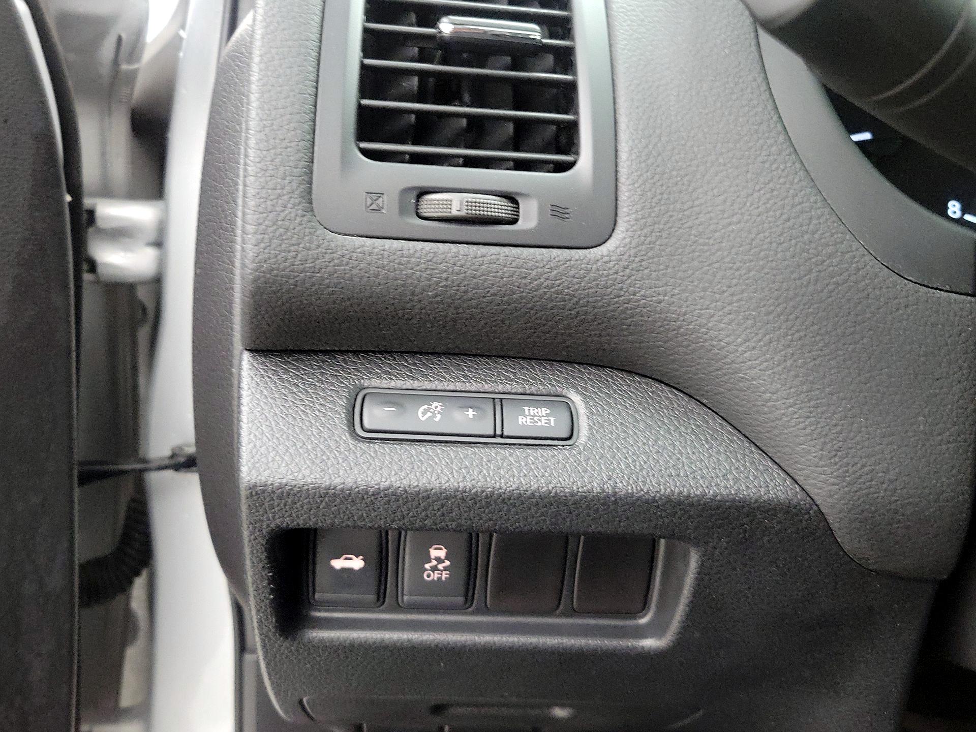 Thumbnail: 2016 Nissan Altima - 13