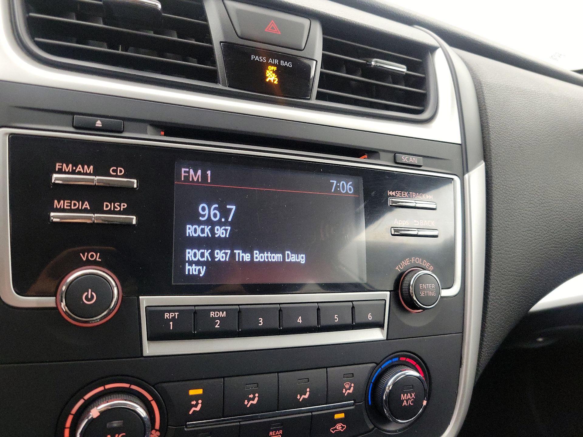 Thumbnail: 2016 Nissan Altima - 15