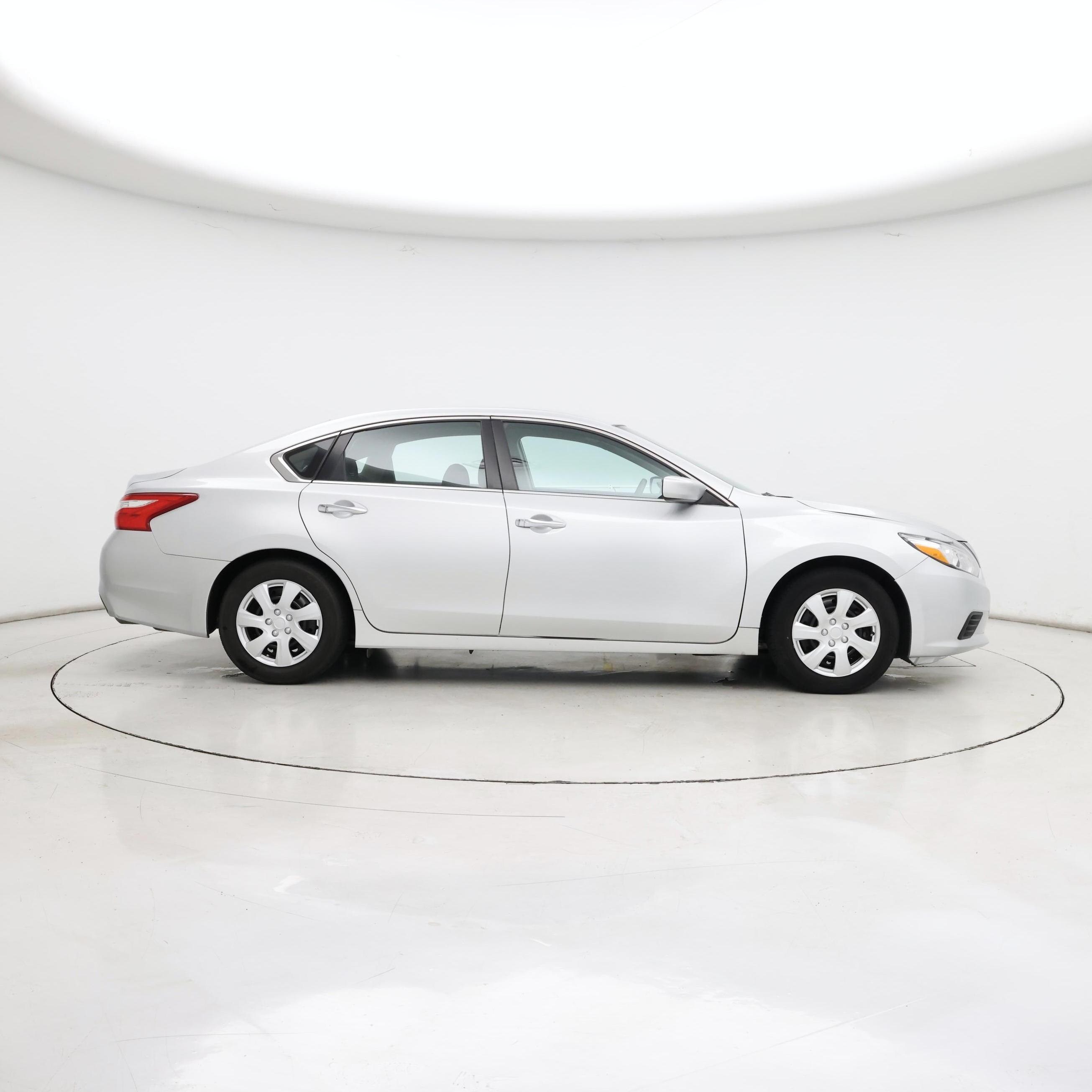 Thumbnail: 2016 Nissan Altima - 7