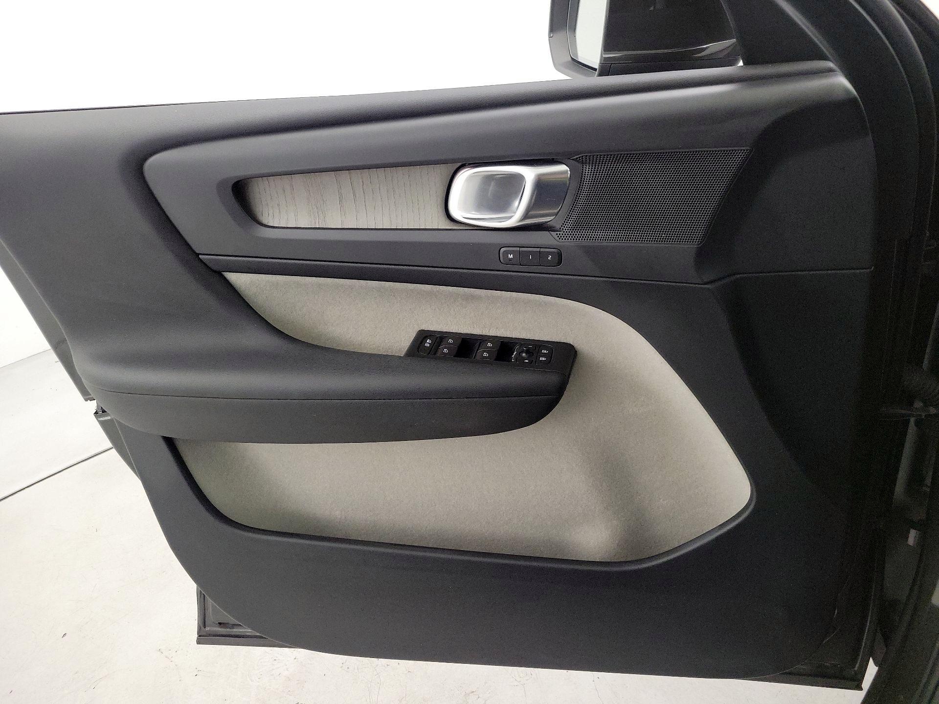 Thumbnail: 2019 Volvo XC40 - 12