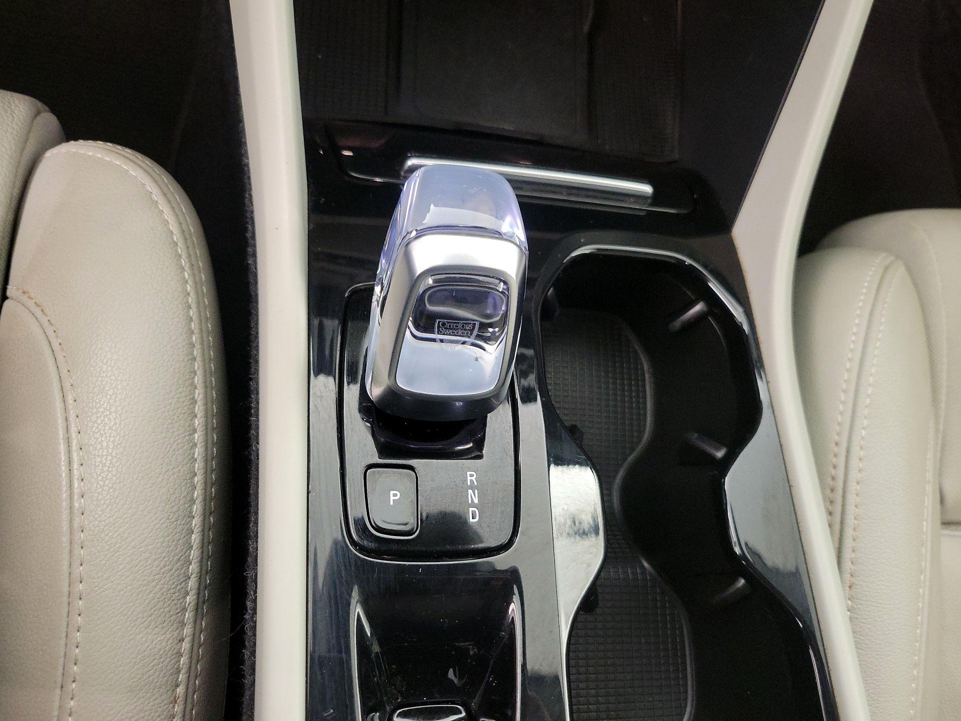 Thumbnail: 2019 Volvo XC40 - 18