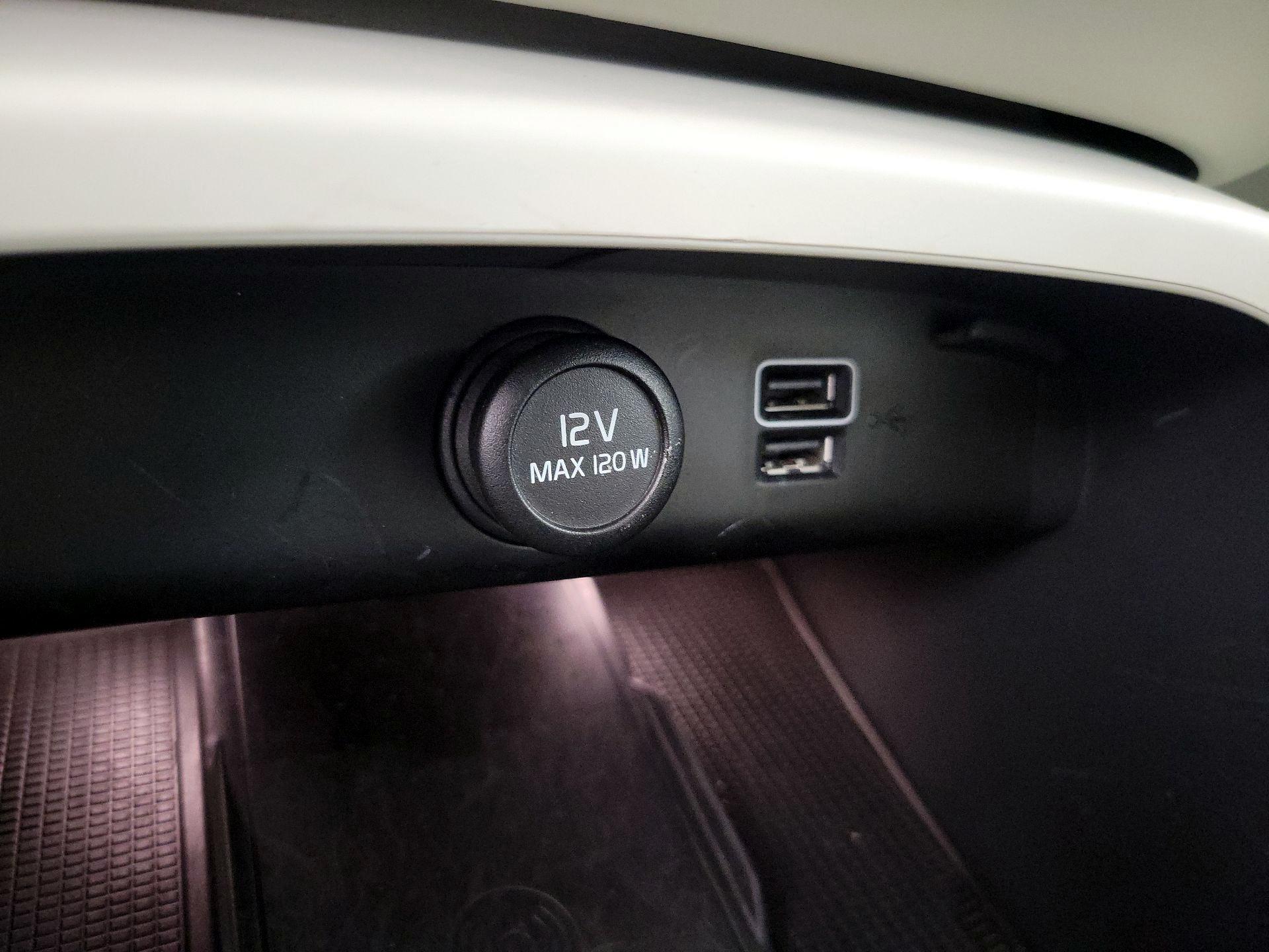 Thumbnail: 2019 Volvo XC40 - 19