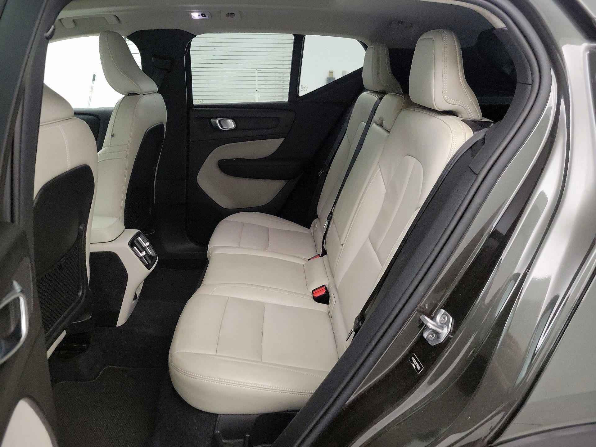 Thumbnail: 2019 Volvo XC40 - 20