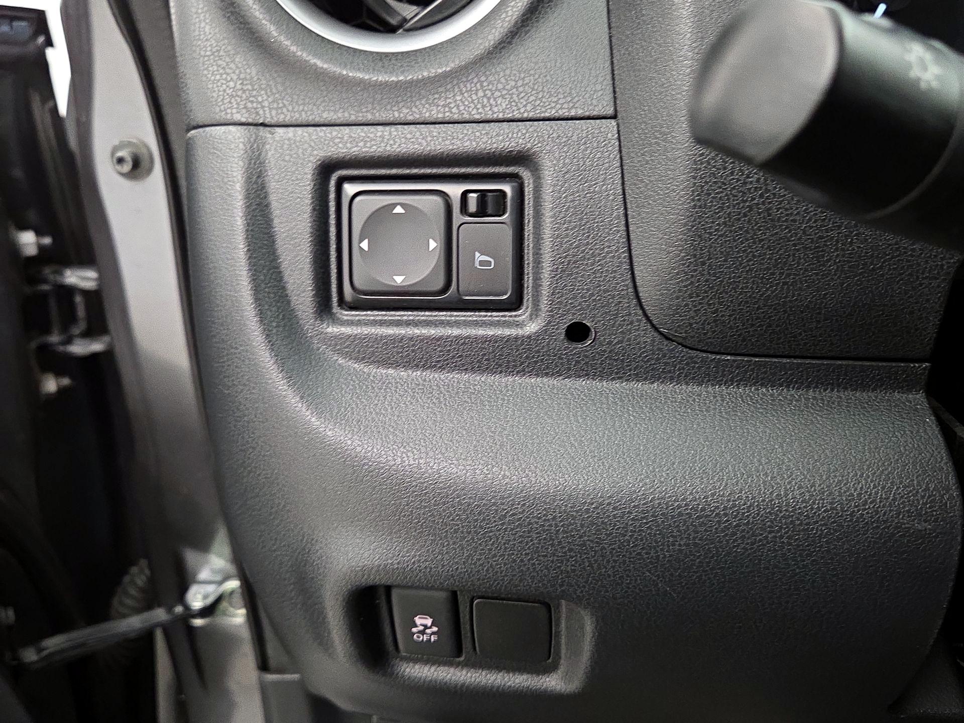 Thumbnail: 2016 Nissan Versa Note - 13