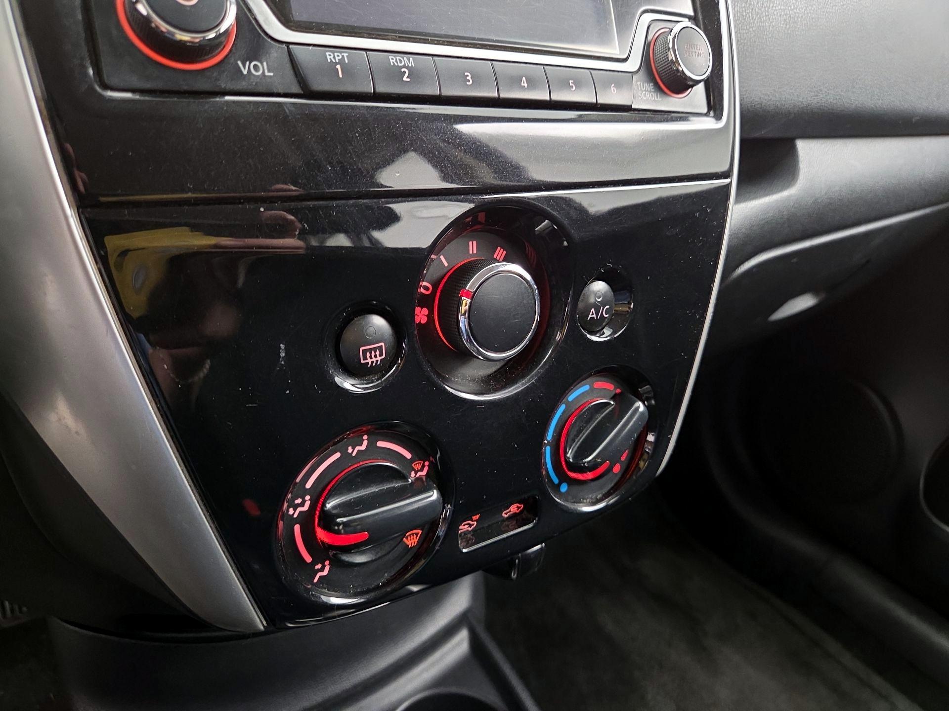 Thumbnail: 2016 Nissan Versa Note - 16