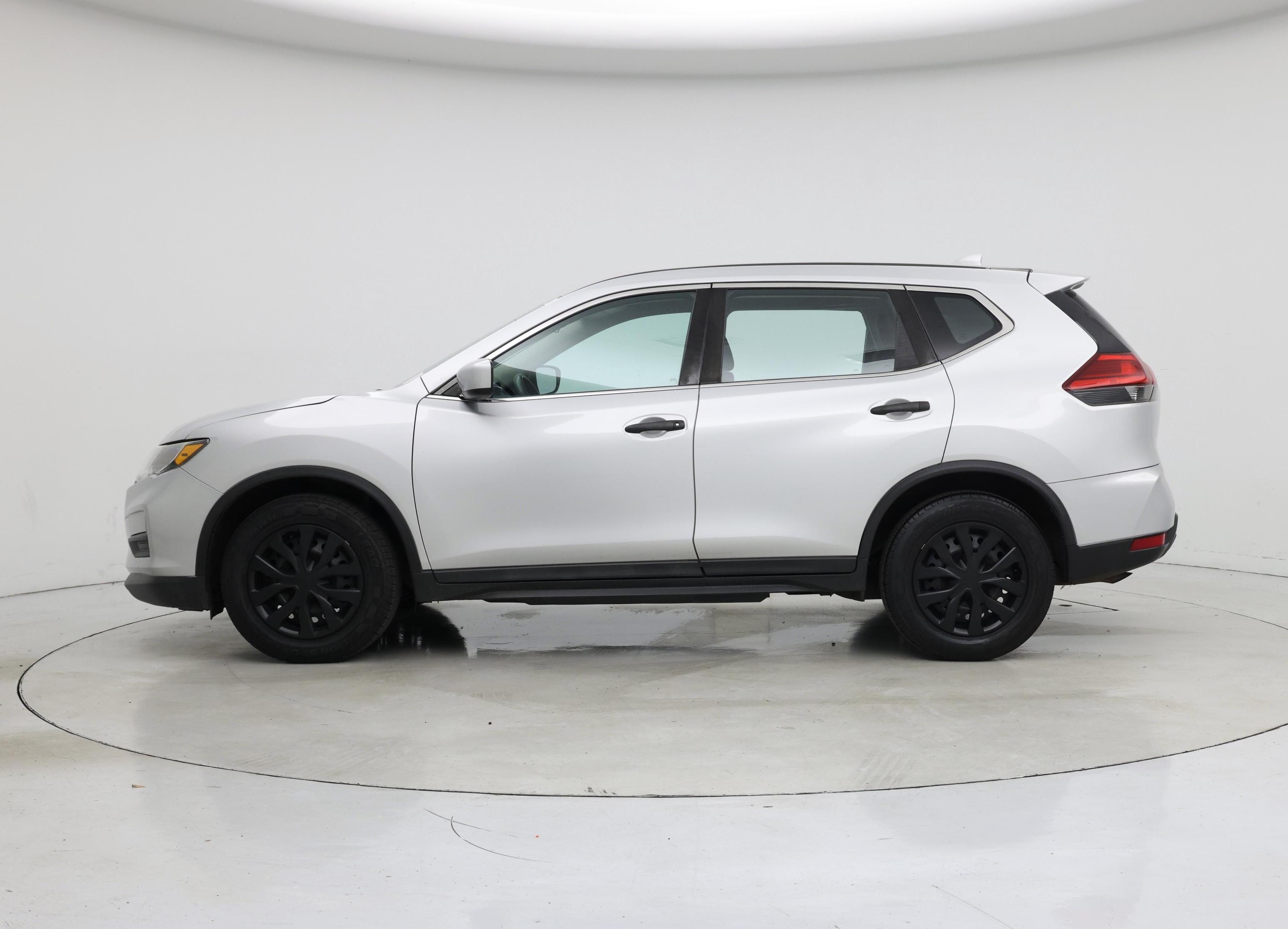 Thumbnail: 2017 Nissan Rogue - 3