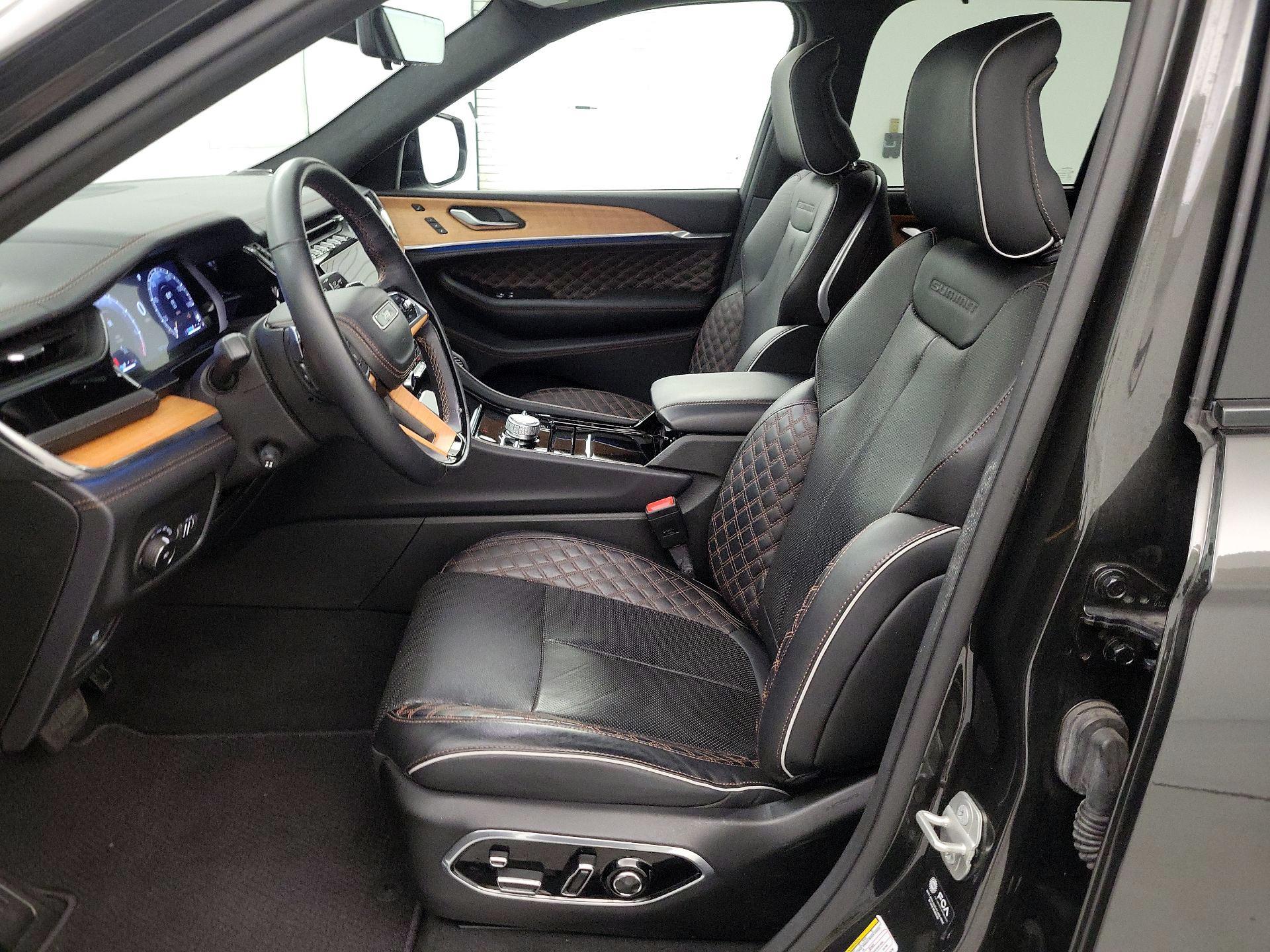 Thumbnail: 2023 Jeep Grand Cherokee - 11