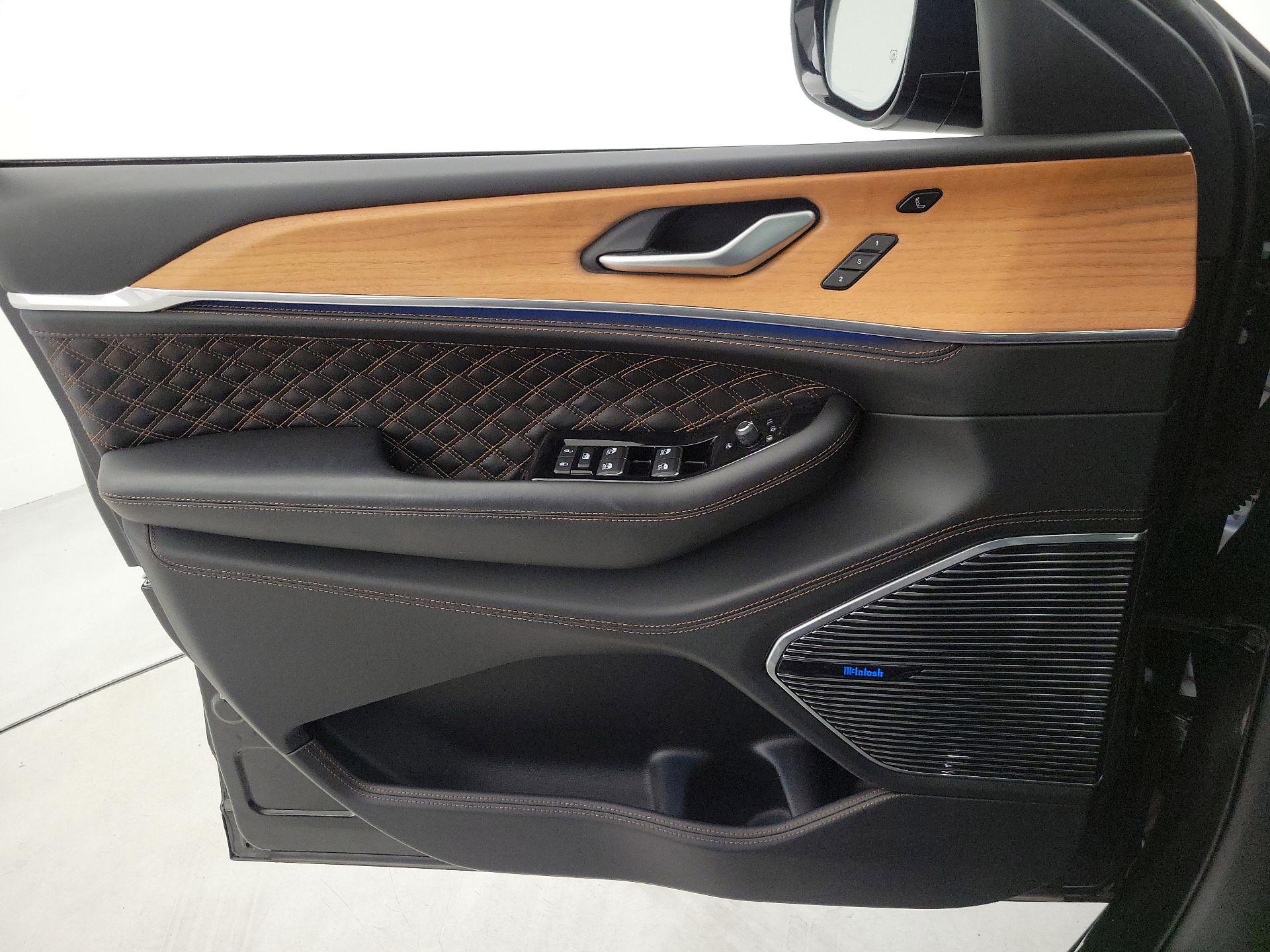 Thumbnail: 2023 Jeep Grand Cherokee - 12