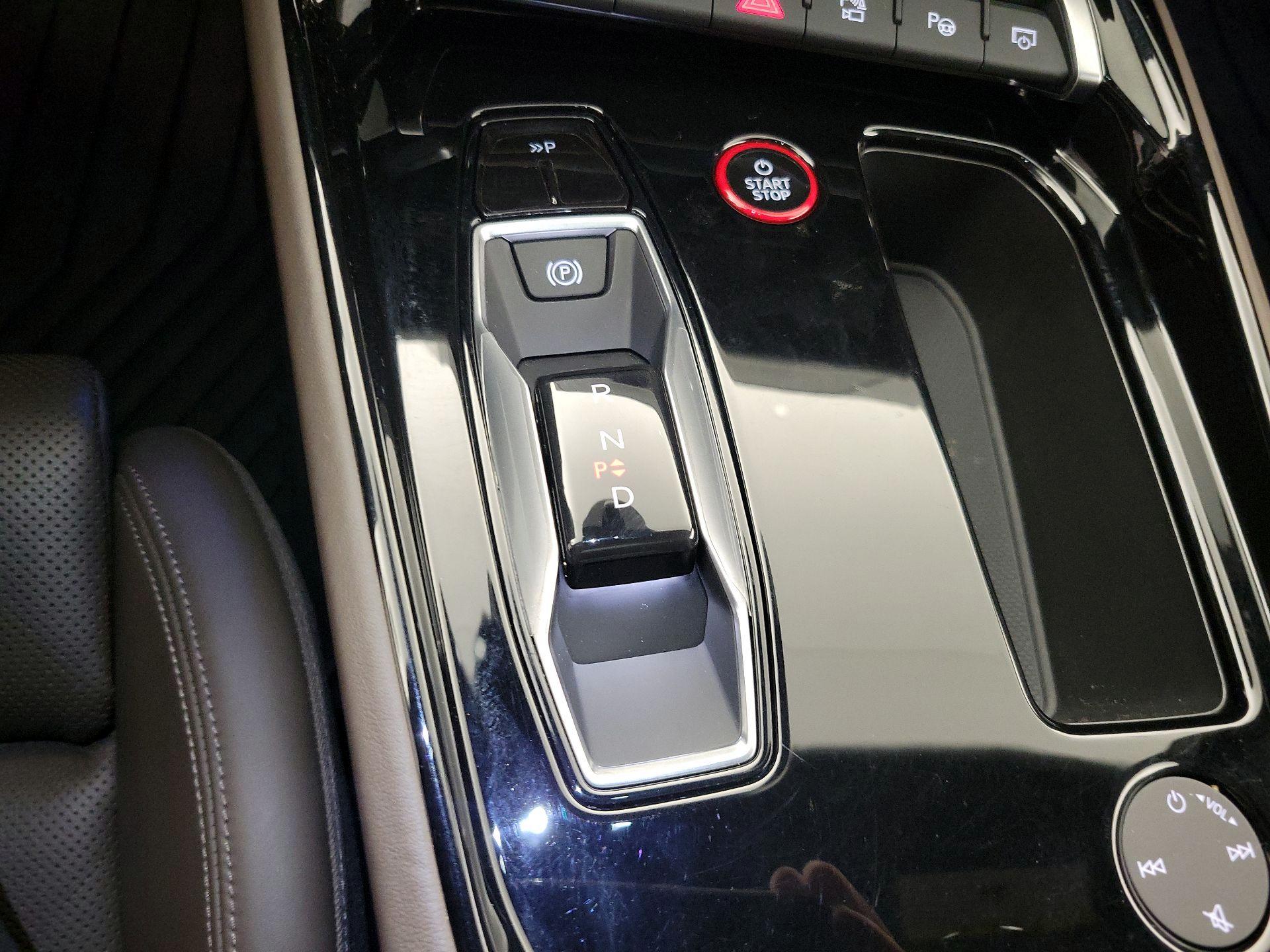 Thumbnail: 2022 Audi e-tron GT - 18