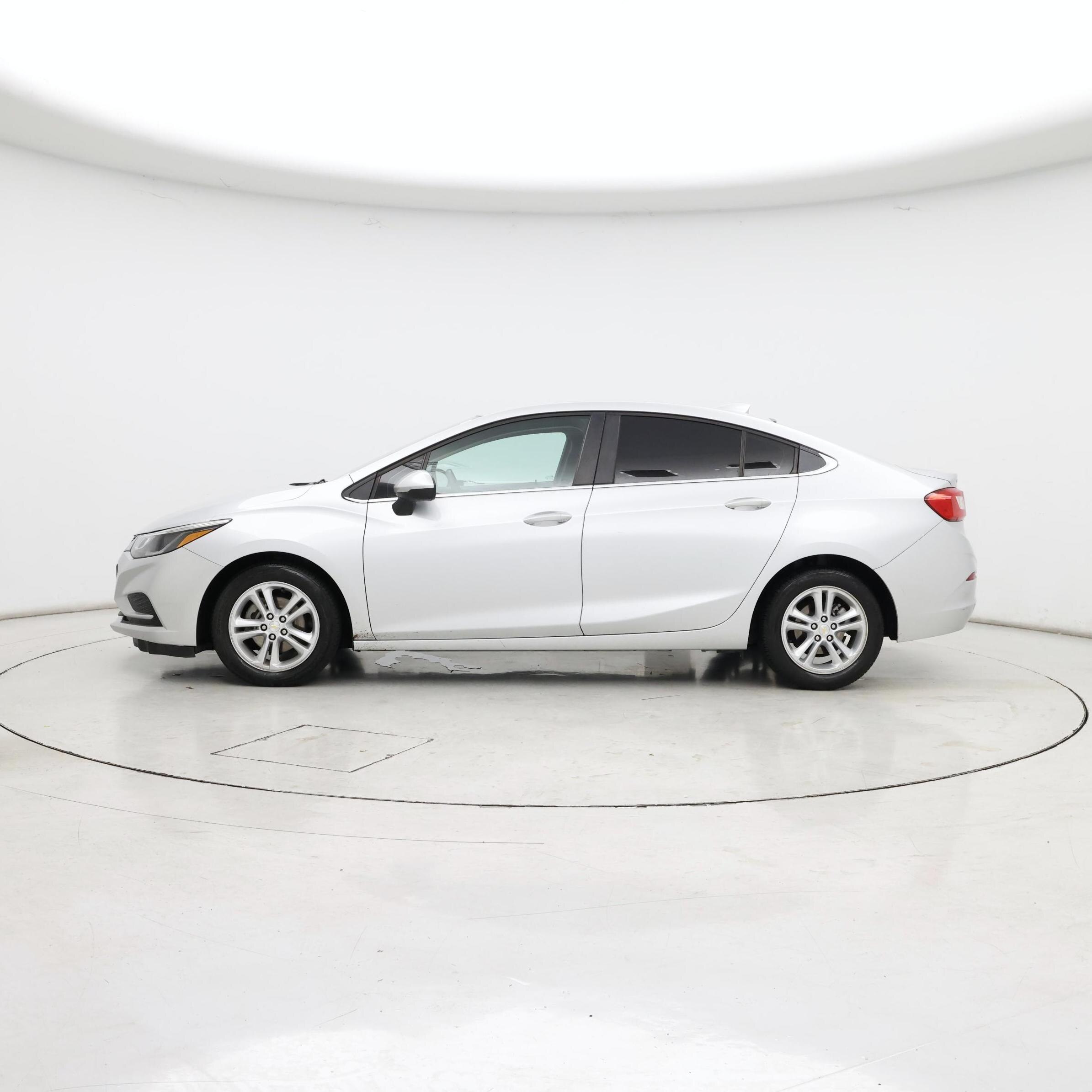 Thumbnail: 2018 Chevrolet Cruze - 3