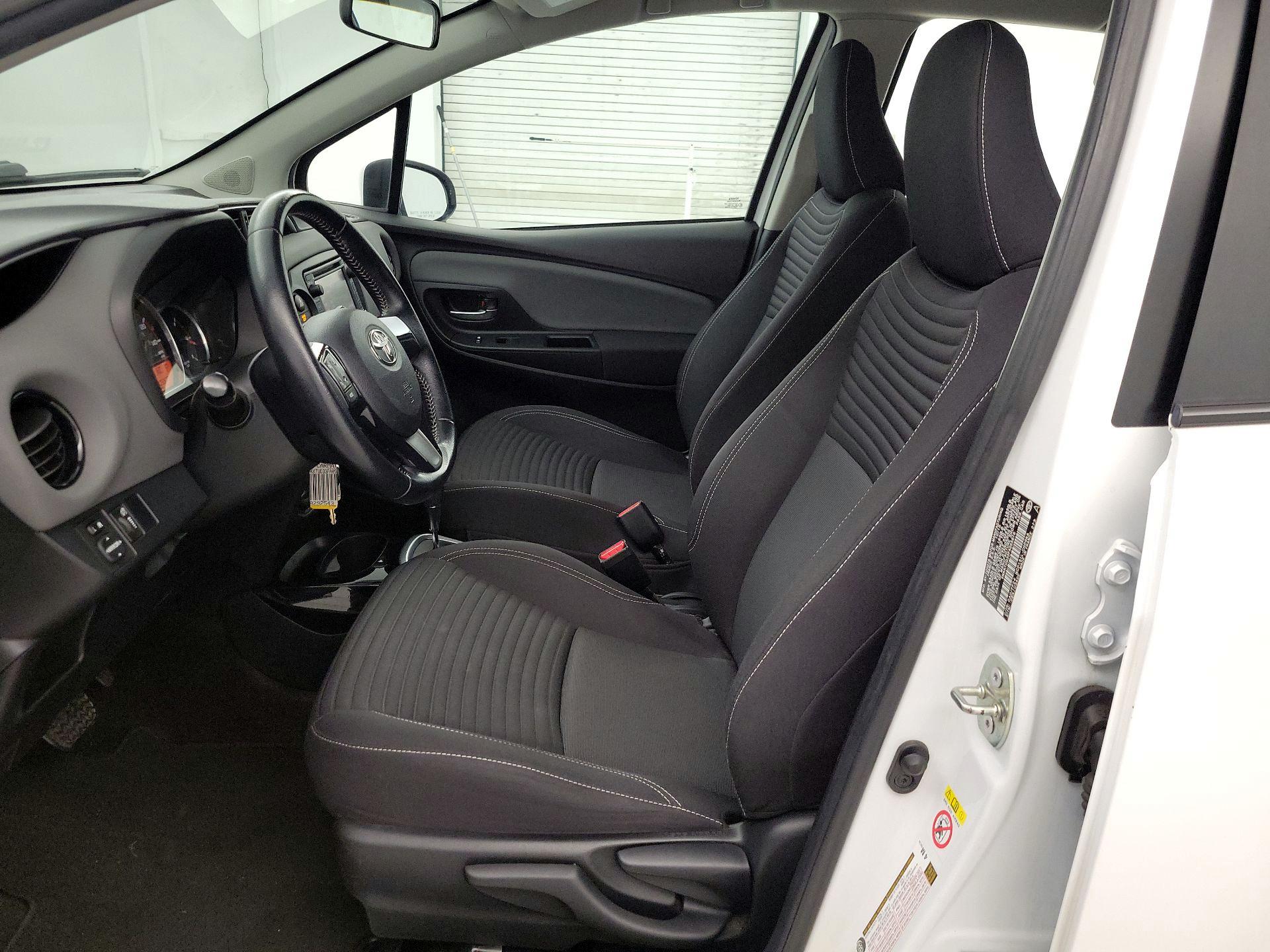 Thumbnail: 2015 Toyota Yaris - 11