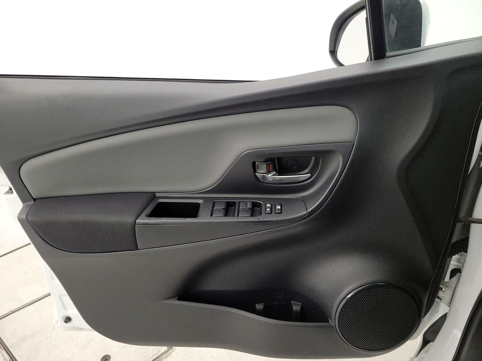 Thumbnail: 2015 Toyota Yaris - 12