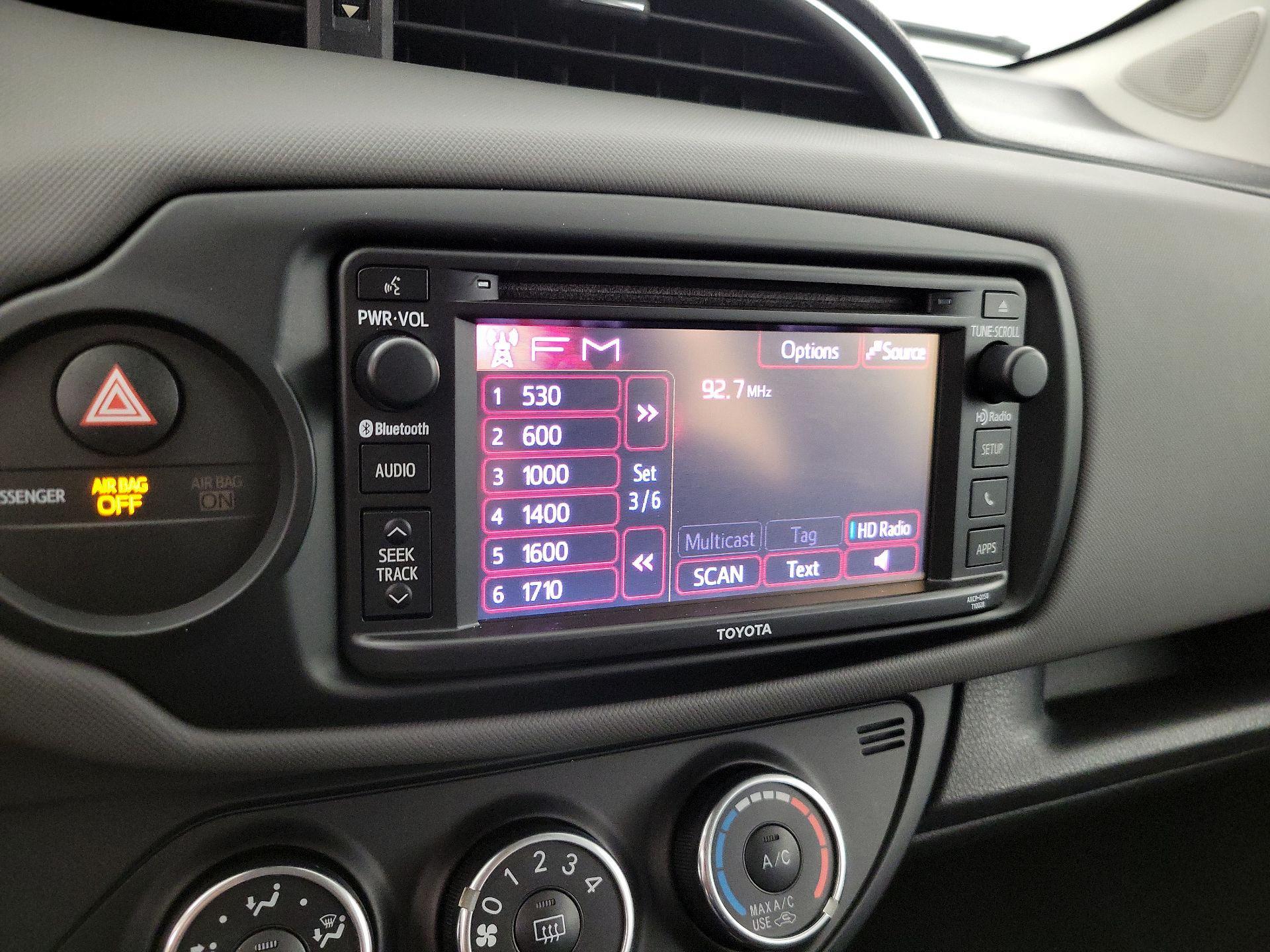 Thumbnail: 2015 Toyota Yaris - 14