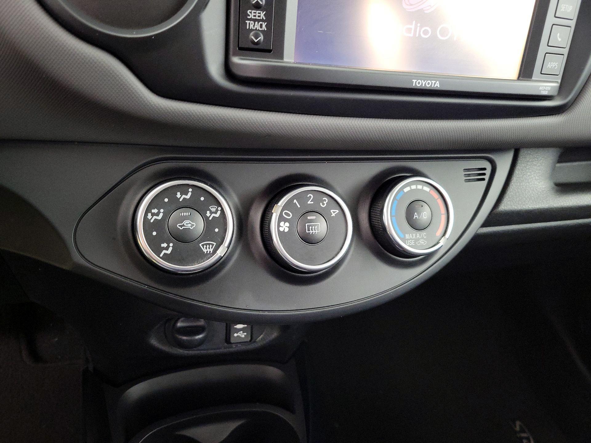 Thumbnail: 2015 Toyota Yaris - 15