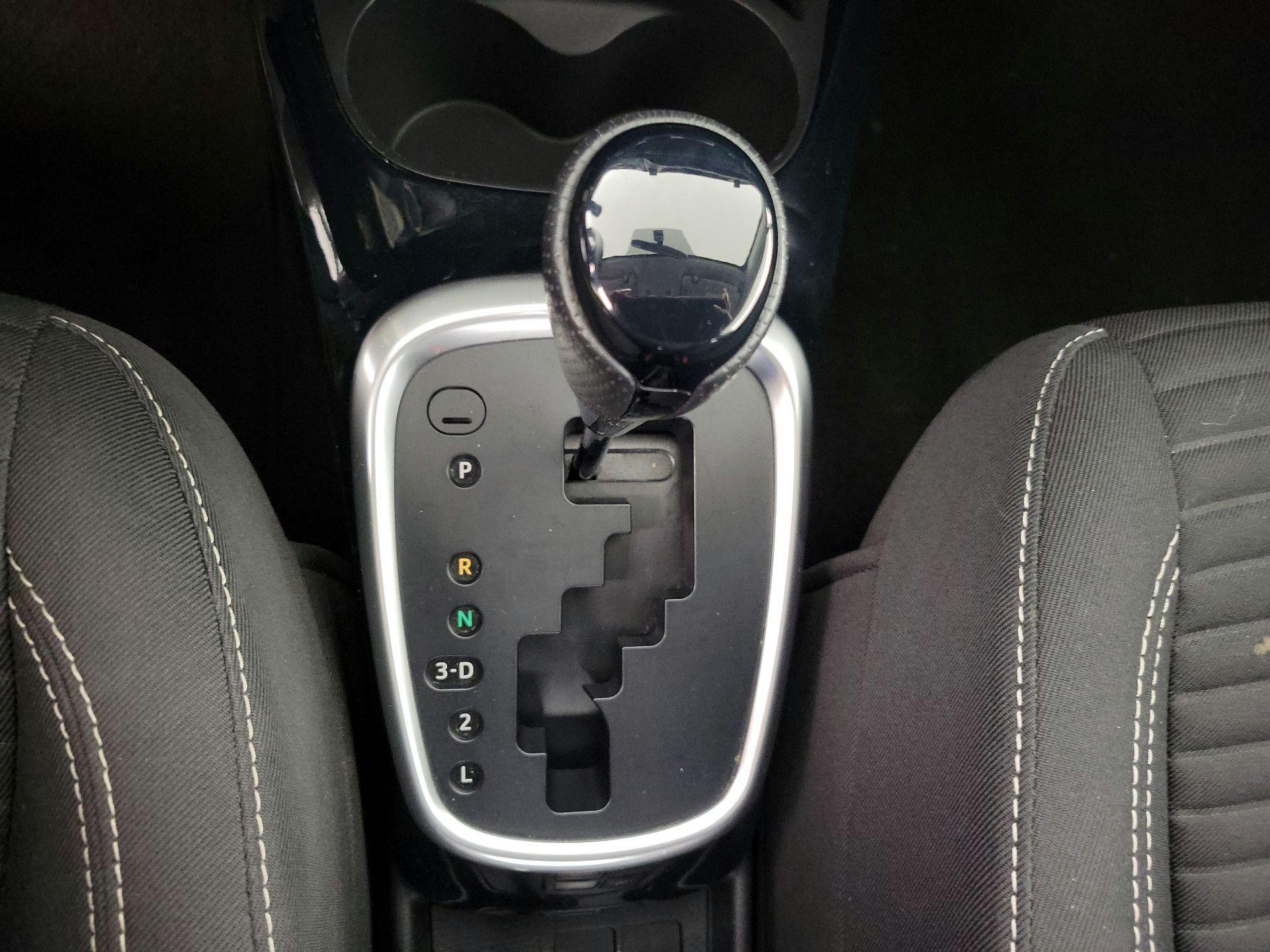 Thumbnail: 2015 Toyota Yaris - 16