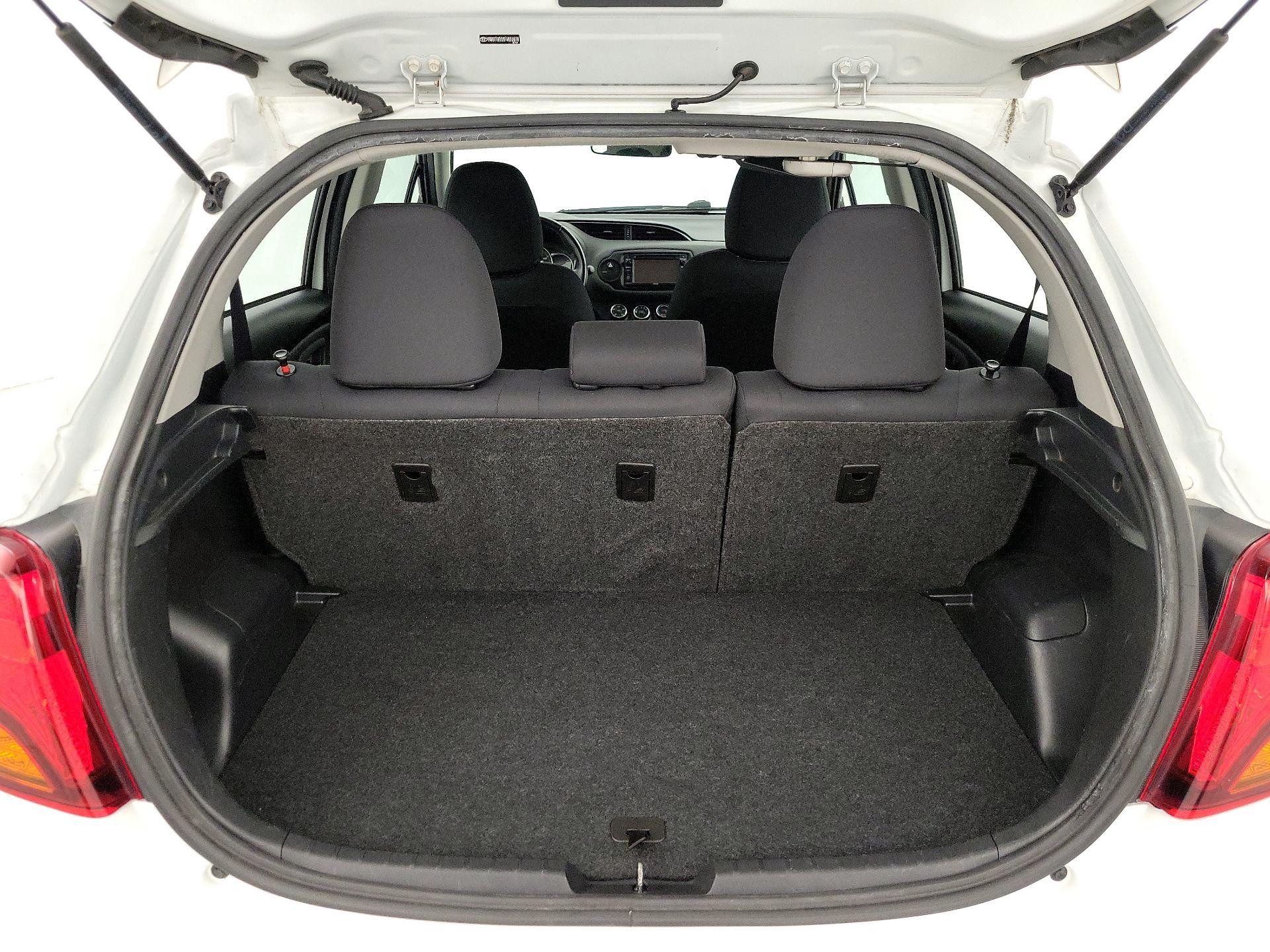 Thumbnail: 2015 Toyota Yaris - 19