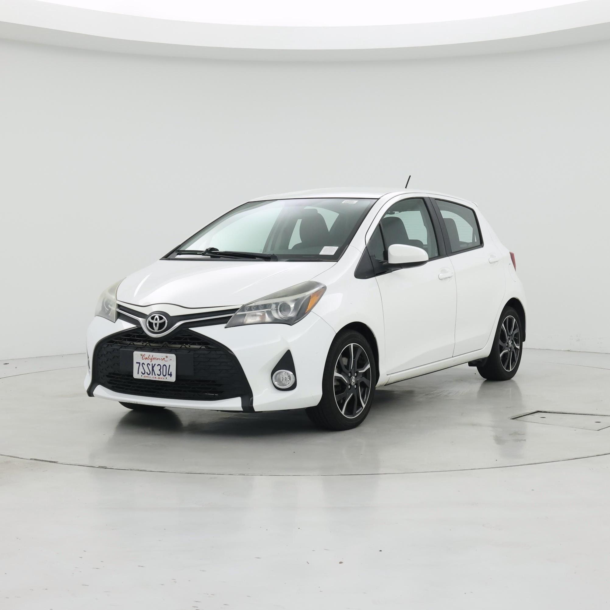 Thumbnail: 2015 Toyota Yaris - 4