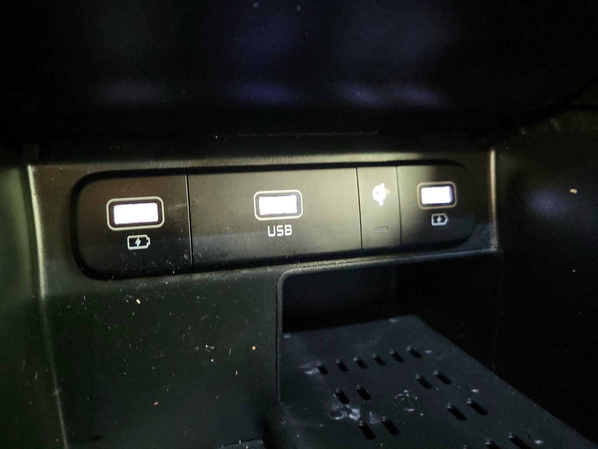 Thumbnail: 2021 Kia Sorento - 19