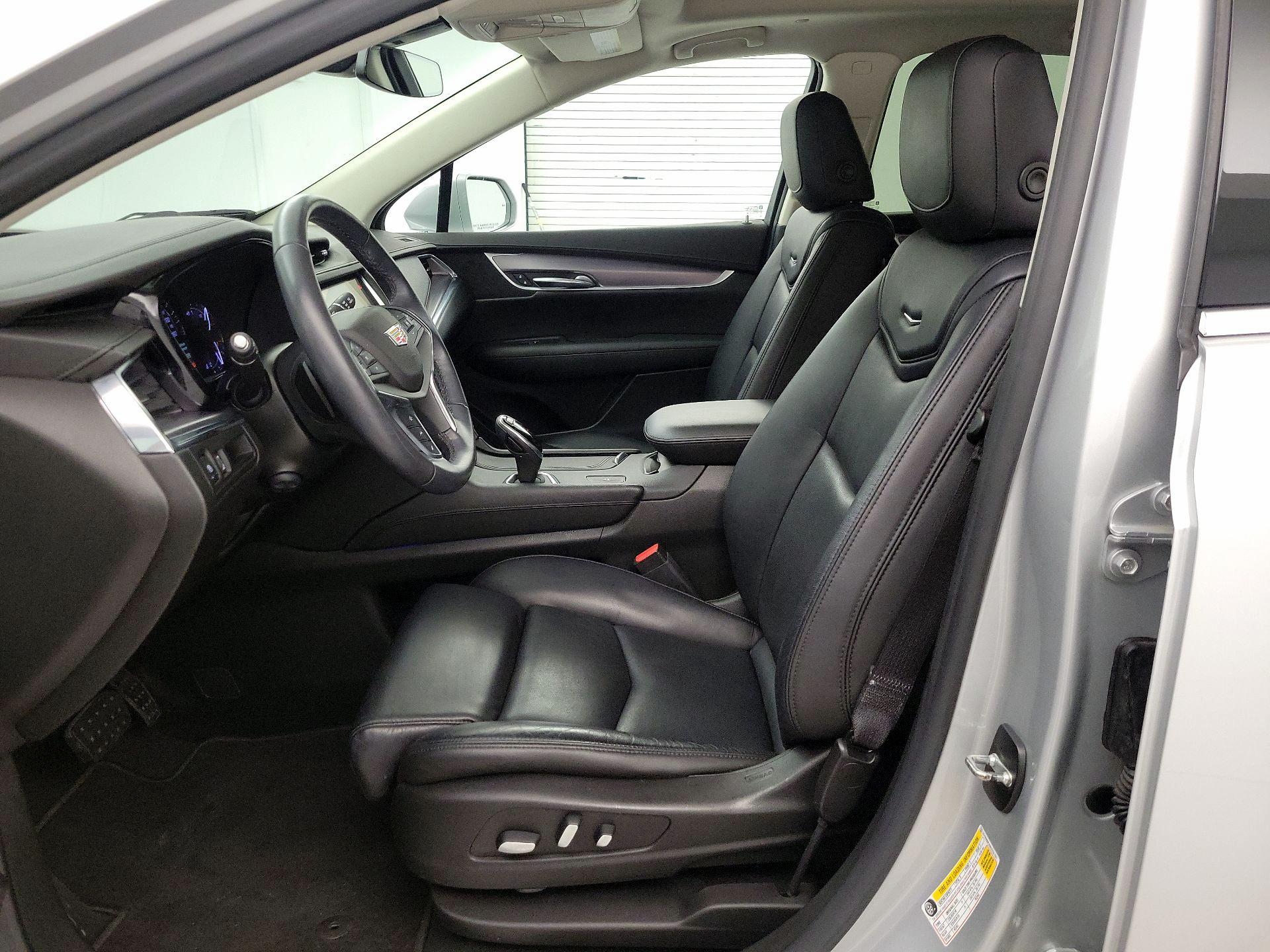 Thumbnail: 2017 Cadillac XT5 - 11