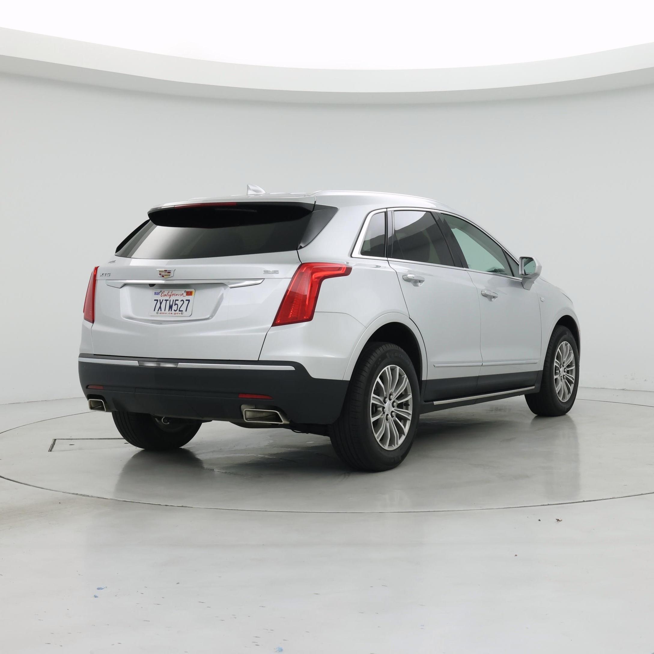 Thumbnail: 2017 Cadillac XT5 - 8