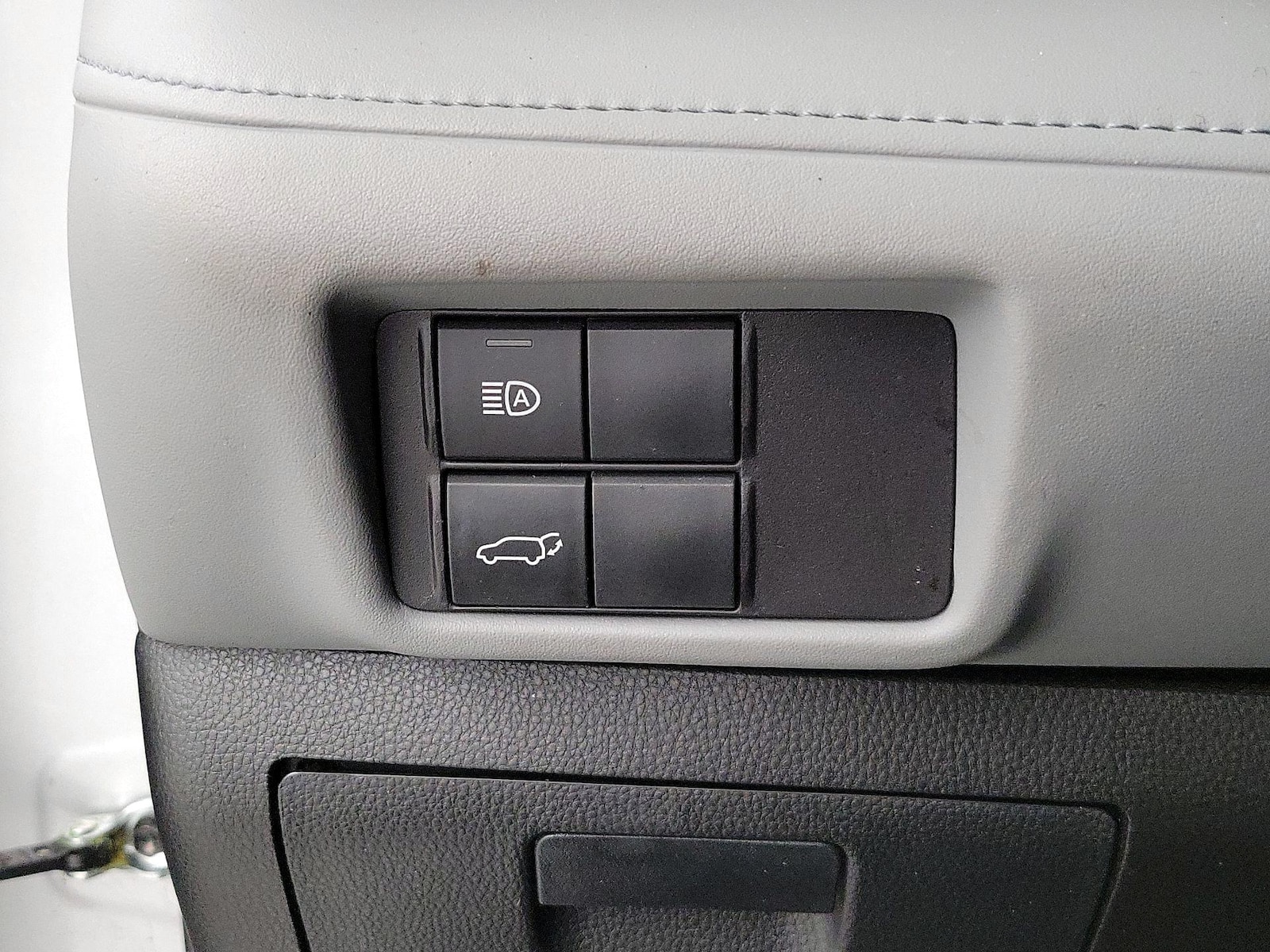 2022 Toyota Highlander XLE - Photo 14