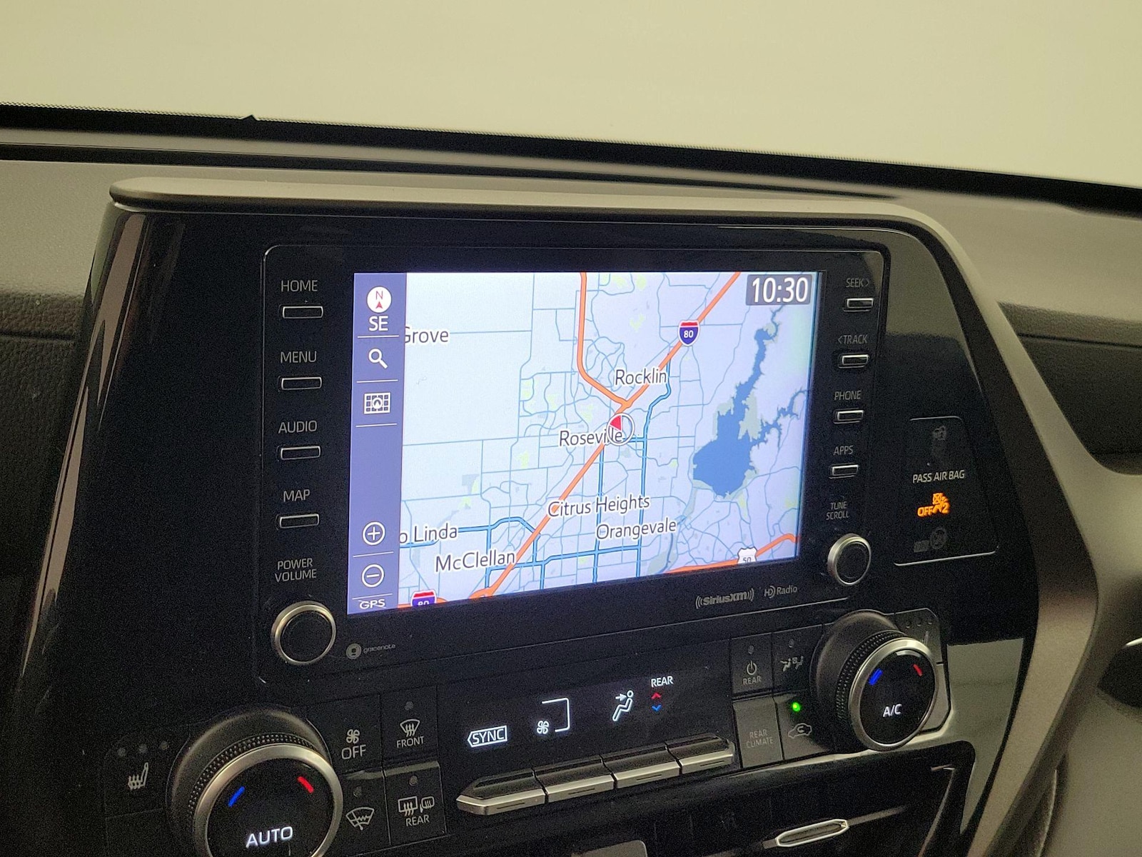 2022 Toyota Highlander XLE - Photo 15