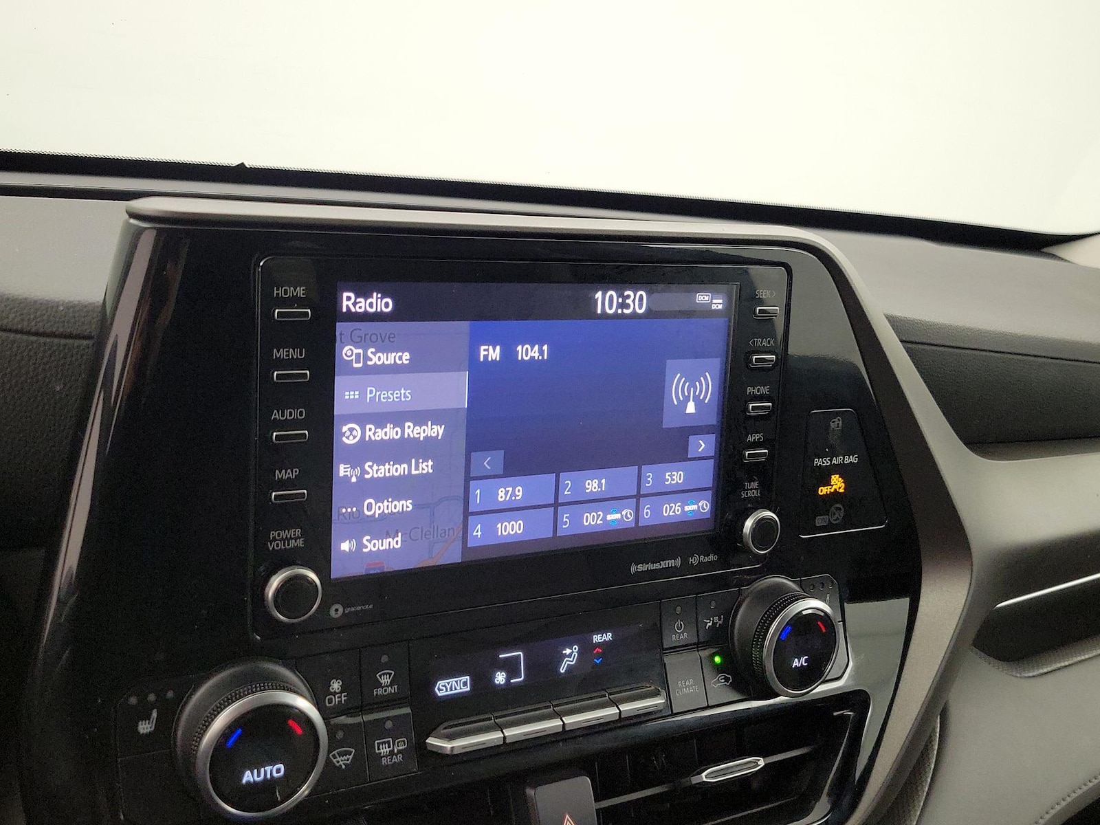 2022 Toyota Highlander XLE - Photo 17