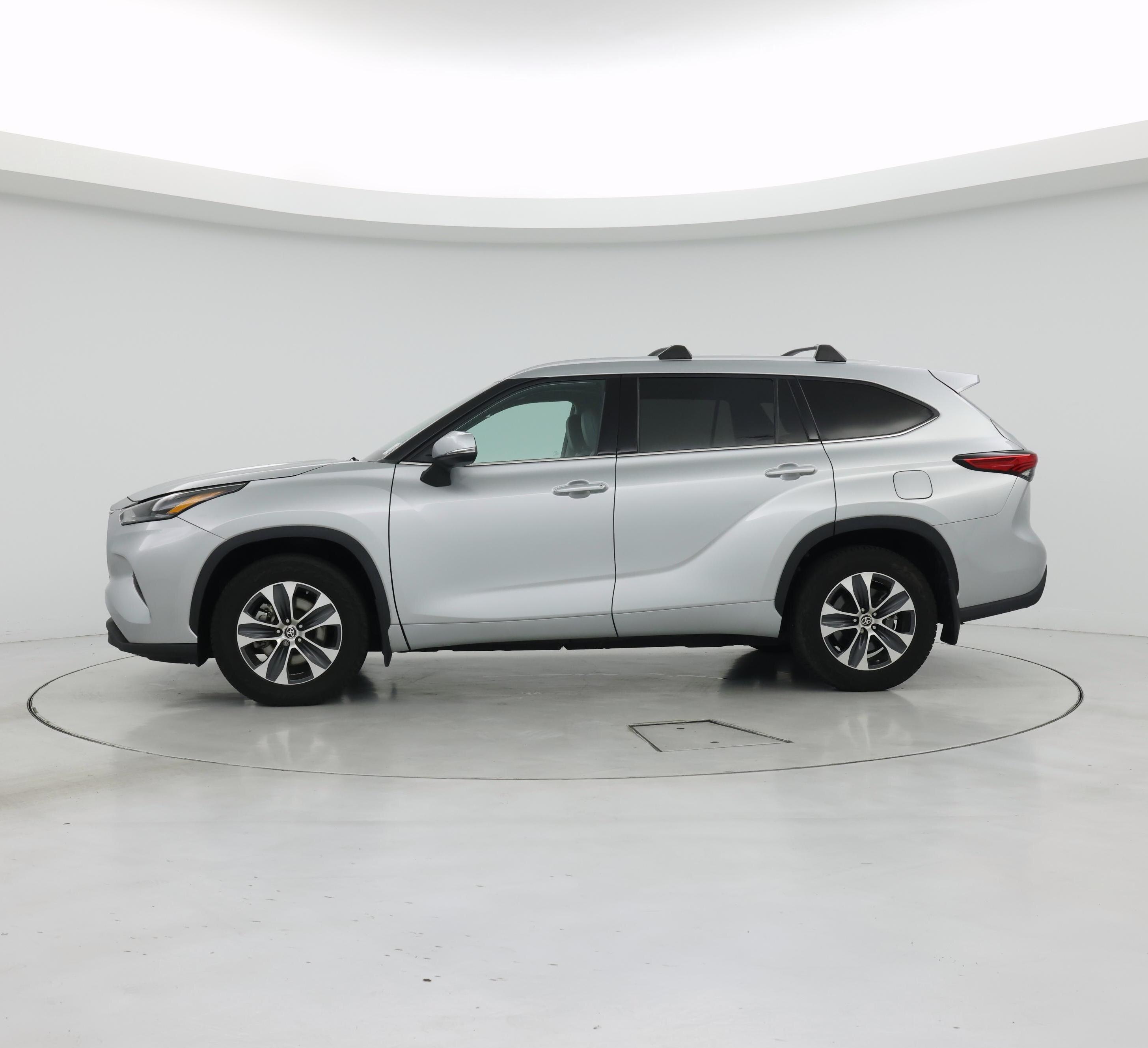 Thumbnail: 2022 Toyota Highlander - 3