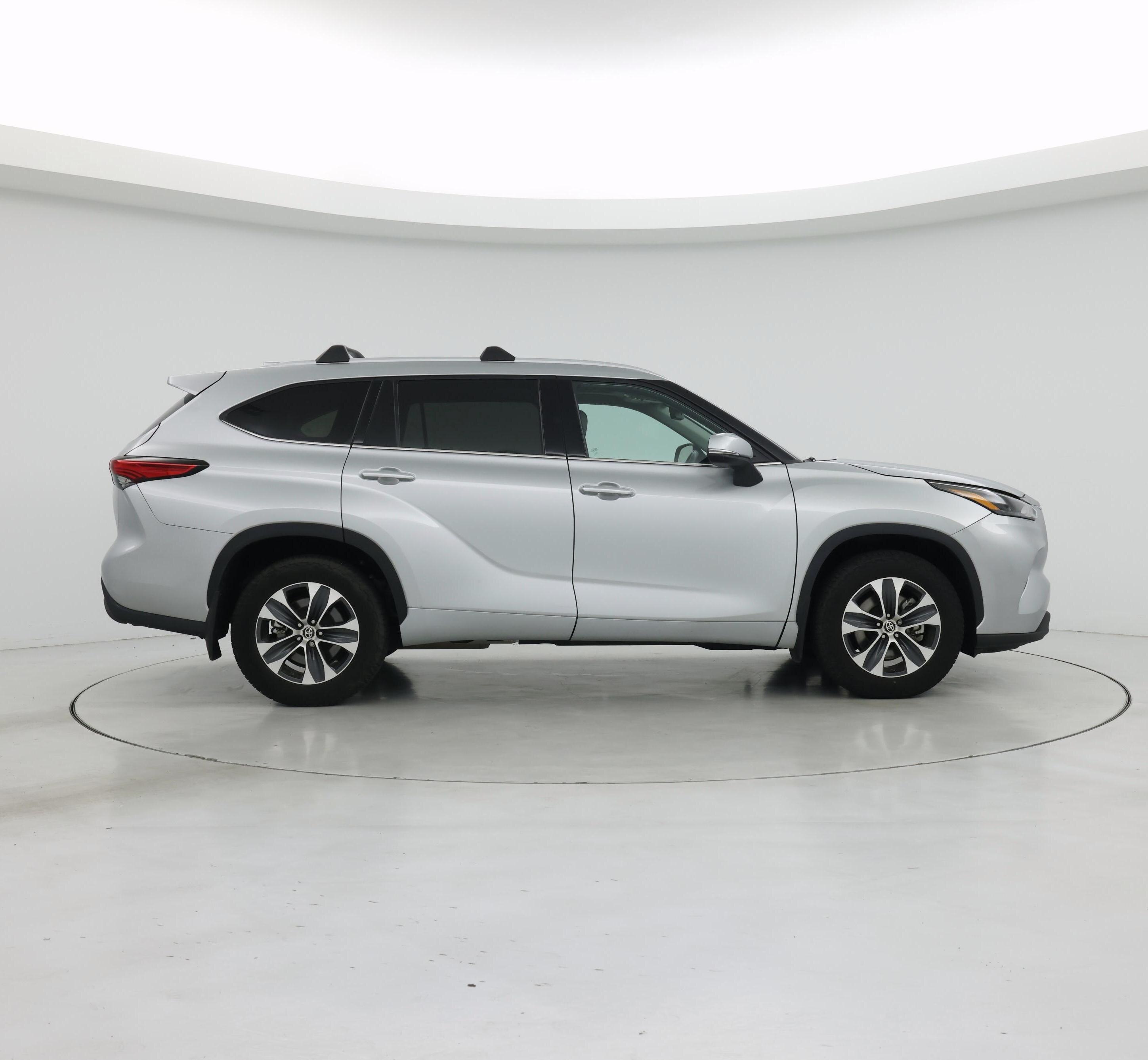 Thumbnail: 2022 Toyota Highlander - 7