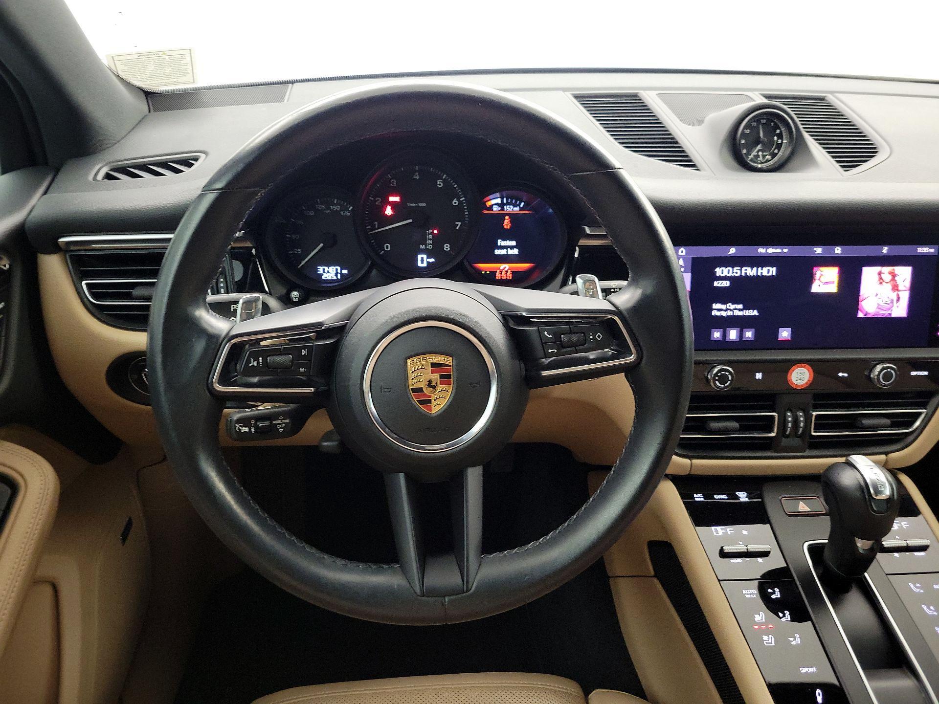 Thumbnail: 2023 Porsche Macan - 10