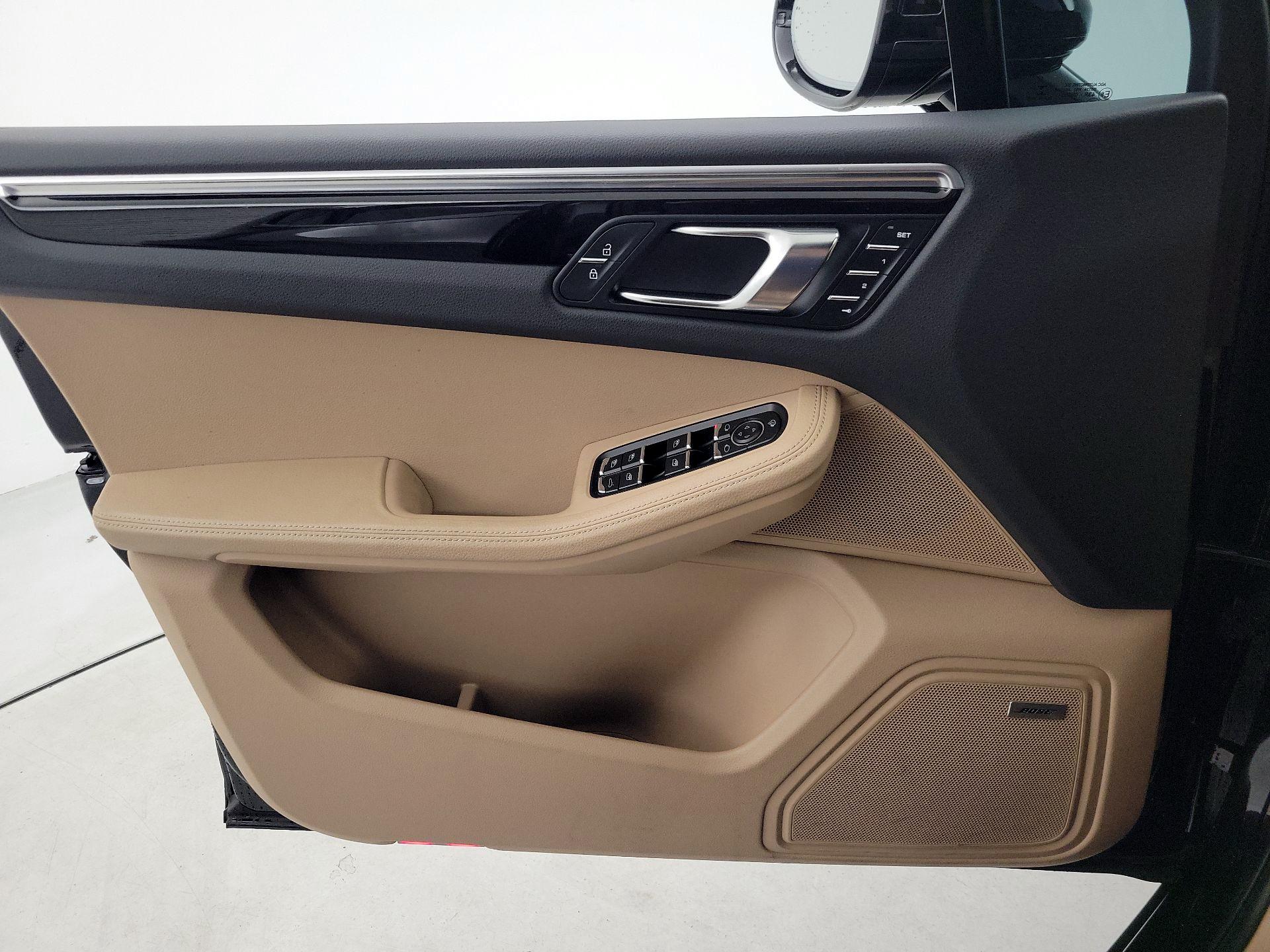 Thumbnail: 2023 Porsche Macan - 12