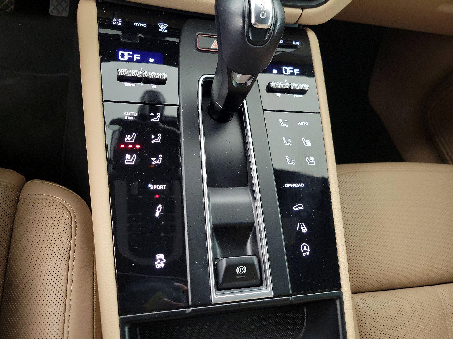 Thumbnail: 2023 Porsche Macan - 15