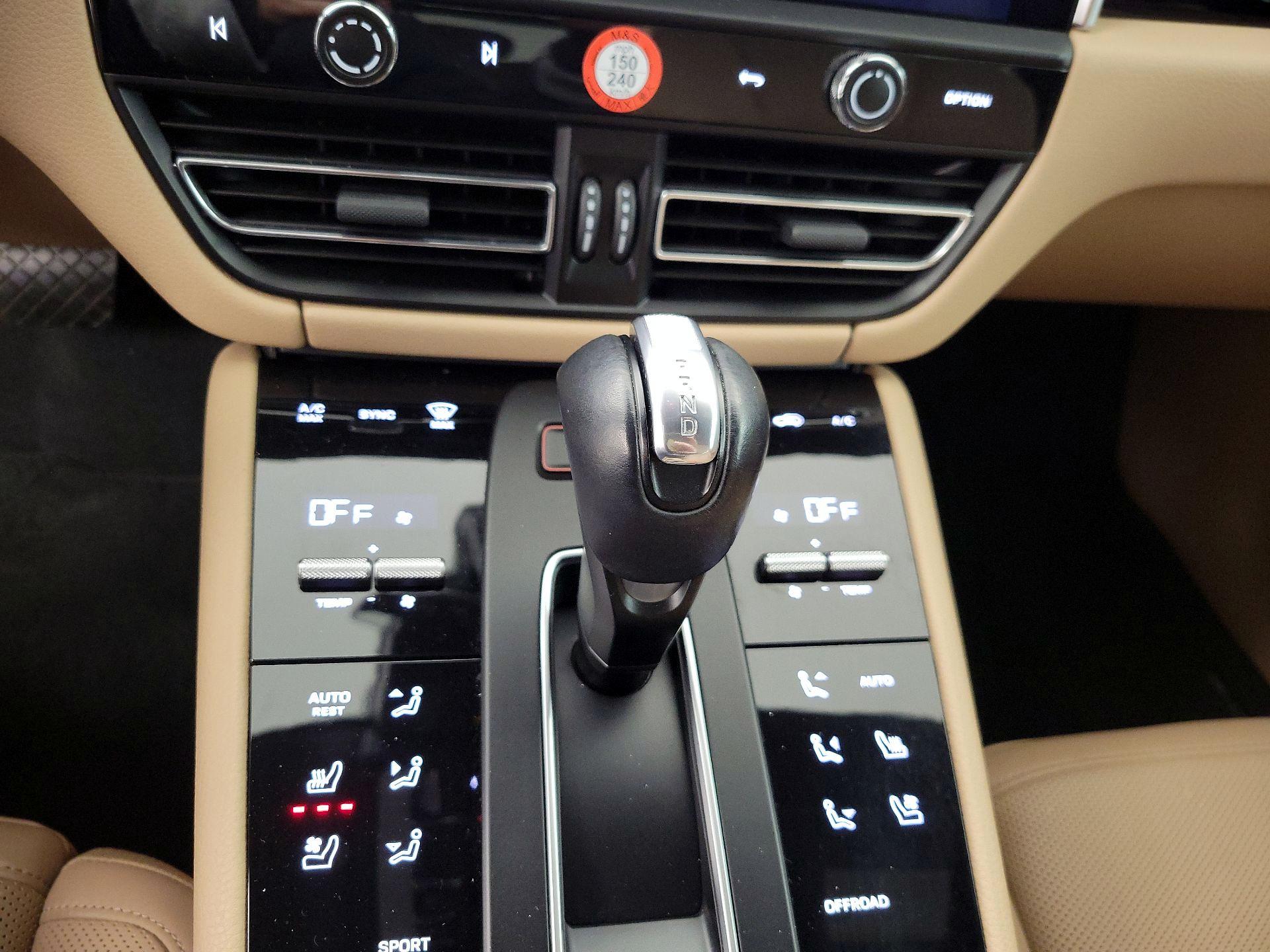 Thumbnail: 2023 Porsche Macan - 16