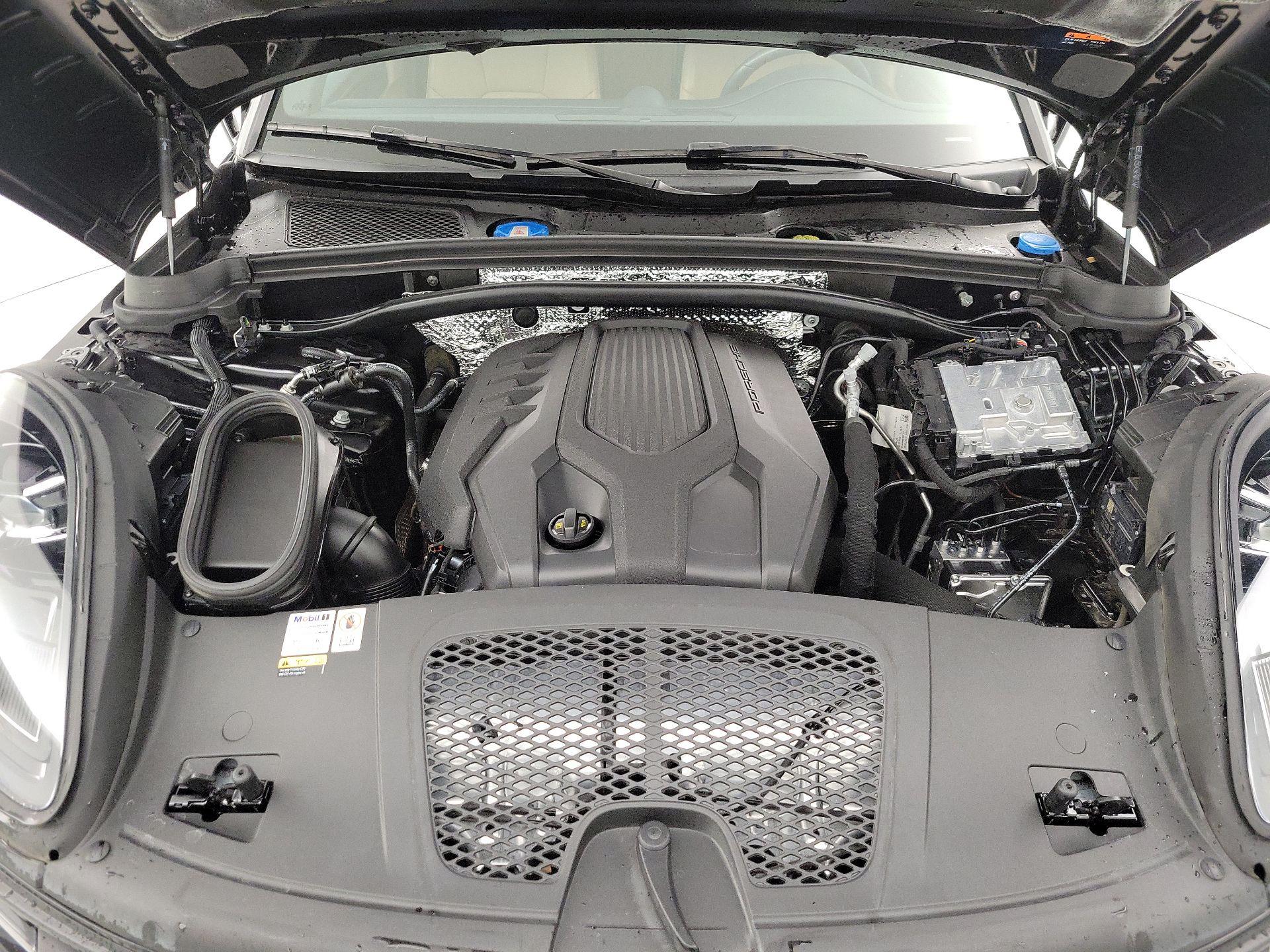 Thumbnail: 2023 Porsche Macan - 19