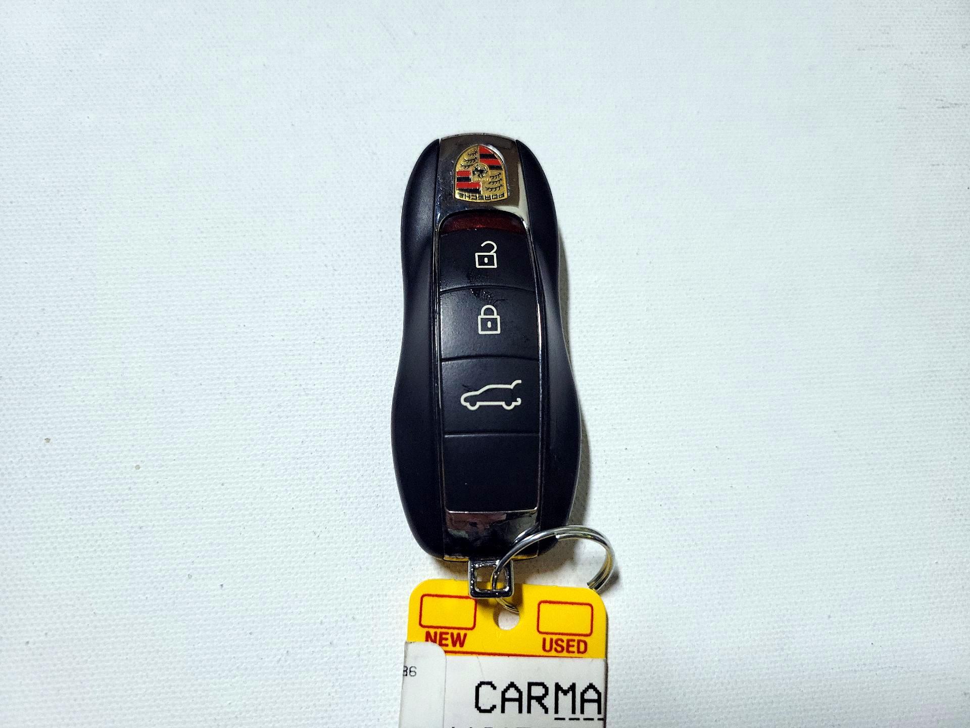 Thumbnail: 2023 Porsche Macan - 20